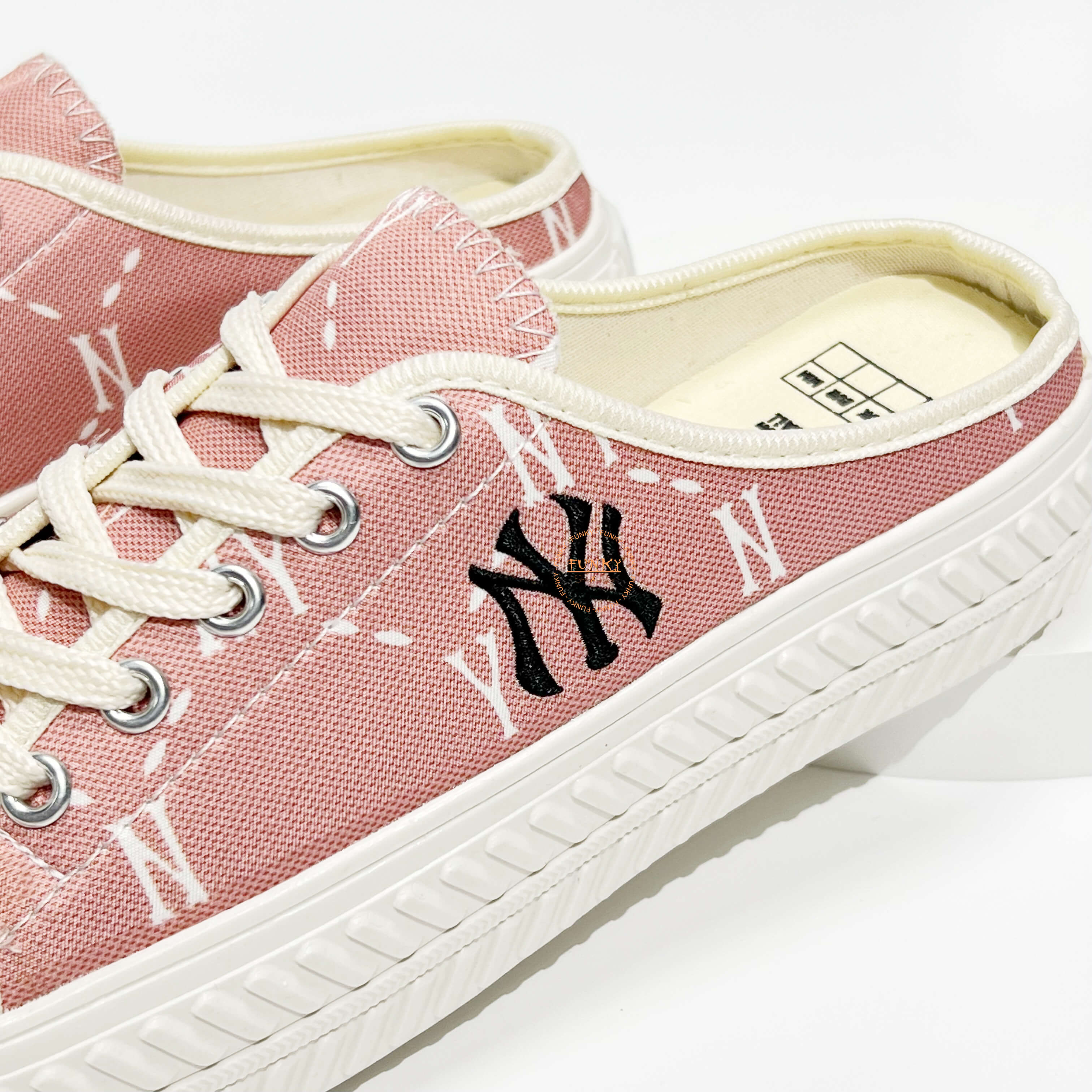 Sục M L B Mule Monogram