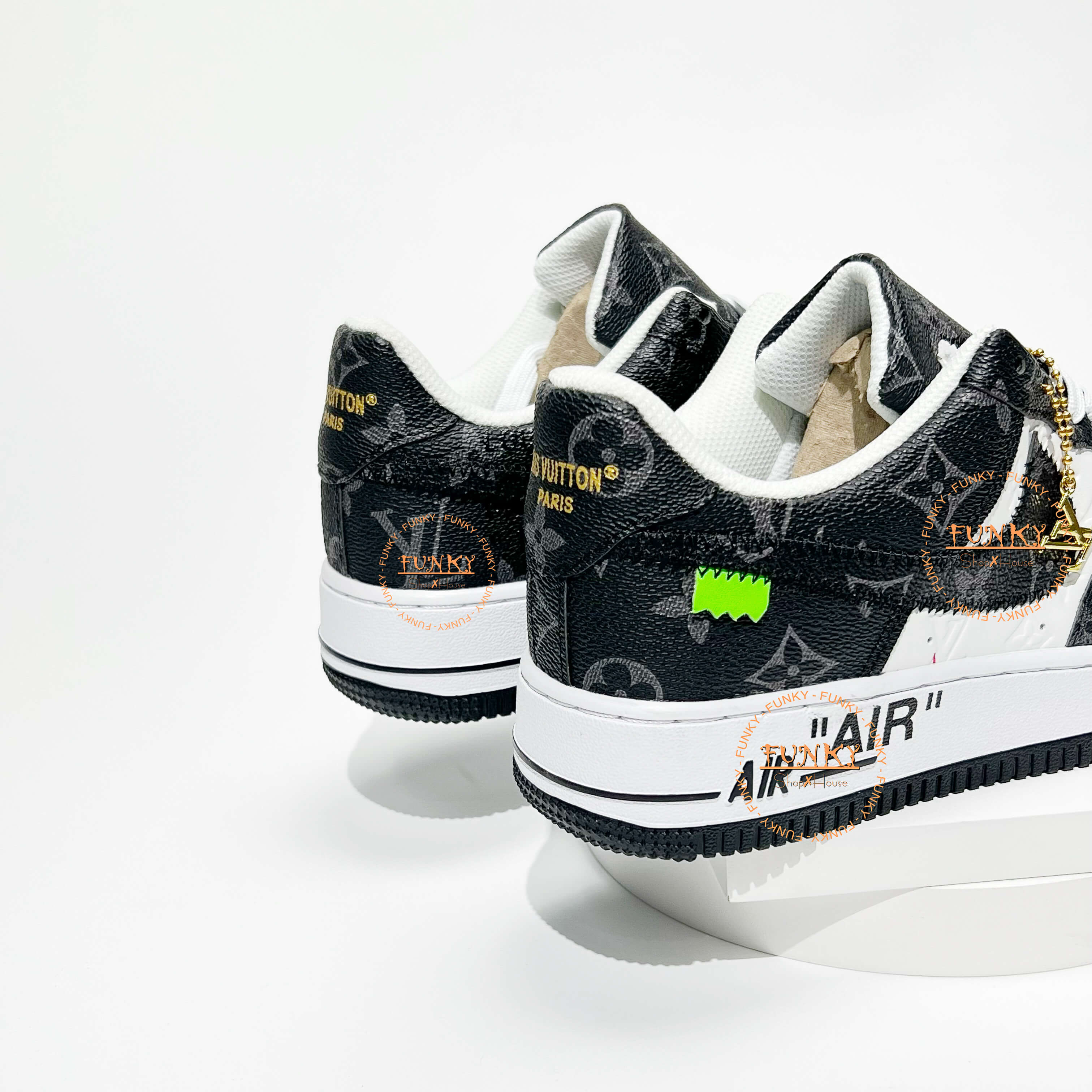 Giày L V x N ike Air Force 1 phối Monogram Đen