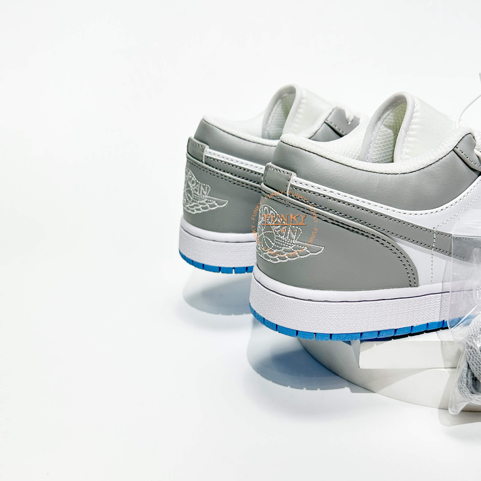 Giày Jordan 1 Cổ Thấp Trắng phối Xám
