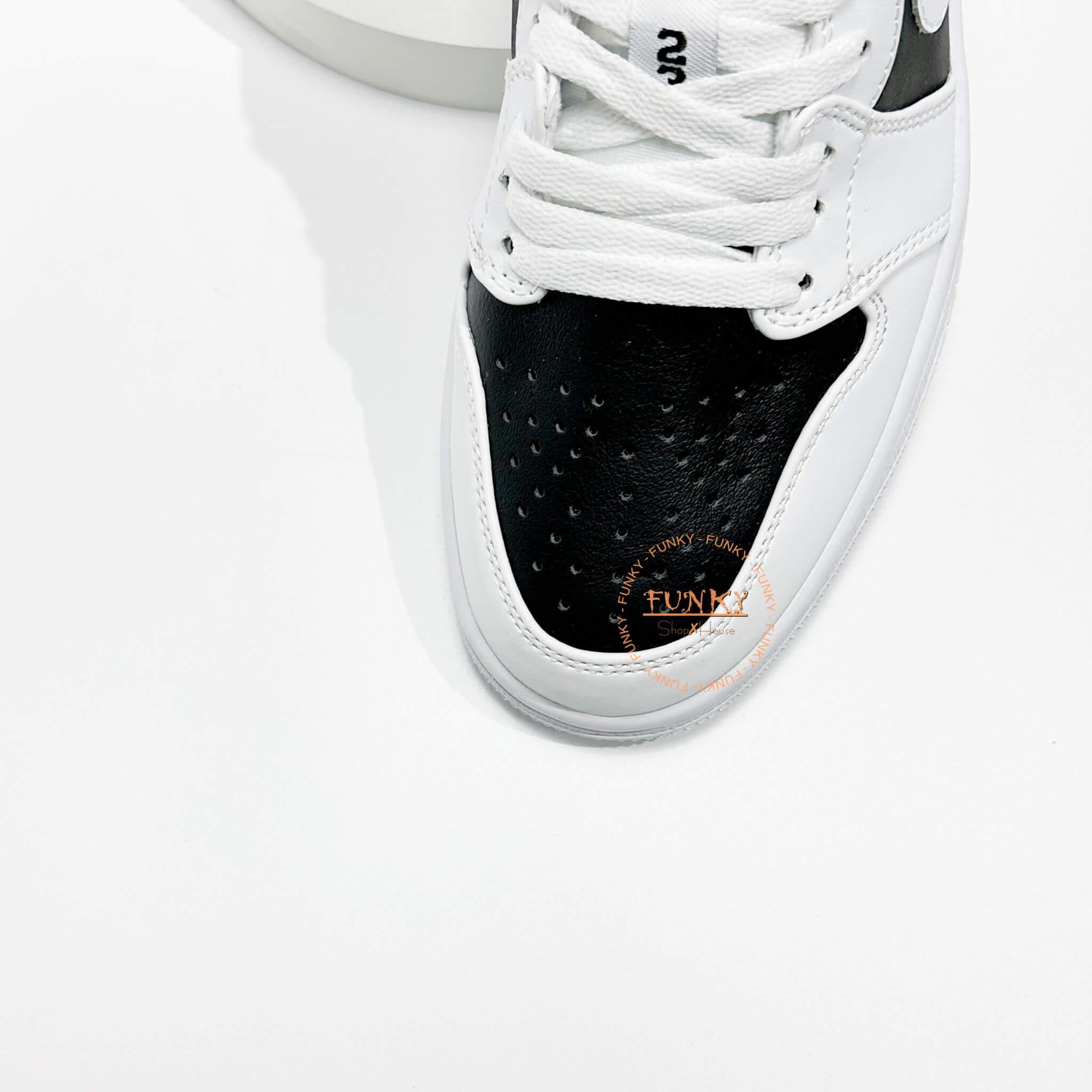 Giày Jordan 1 Cổ Thấp Panda Trắng Đen