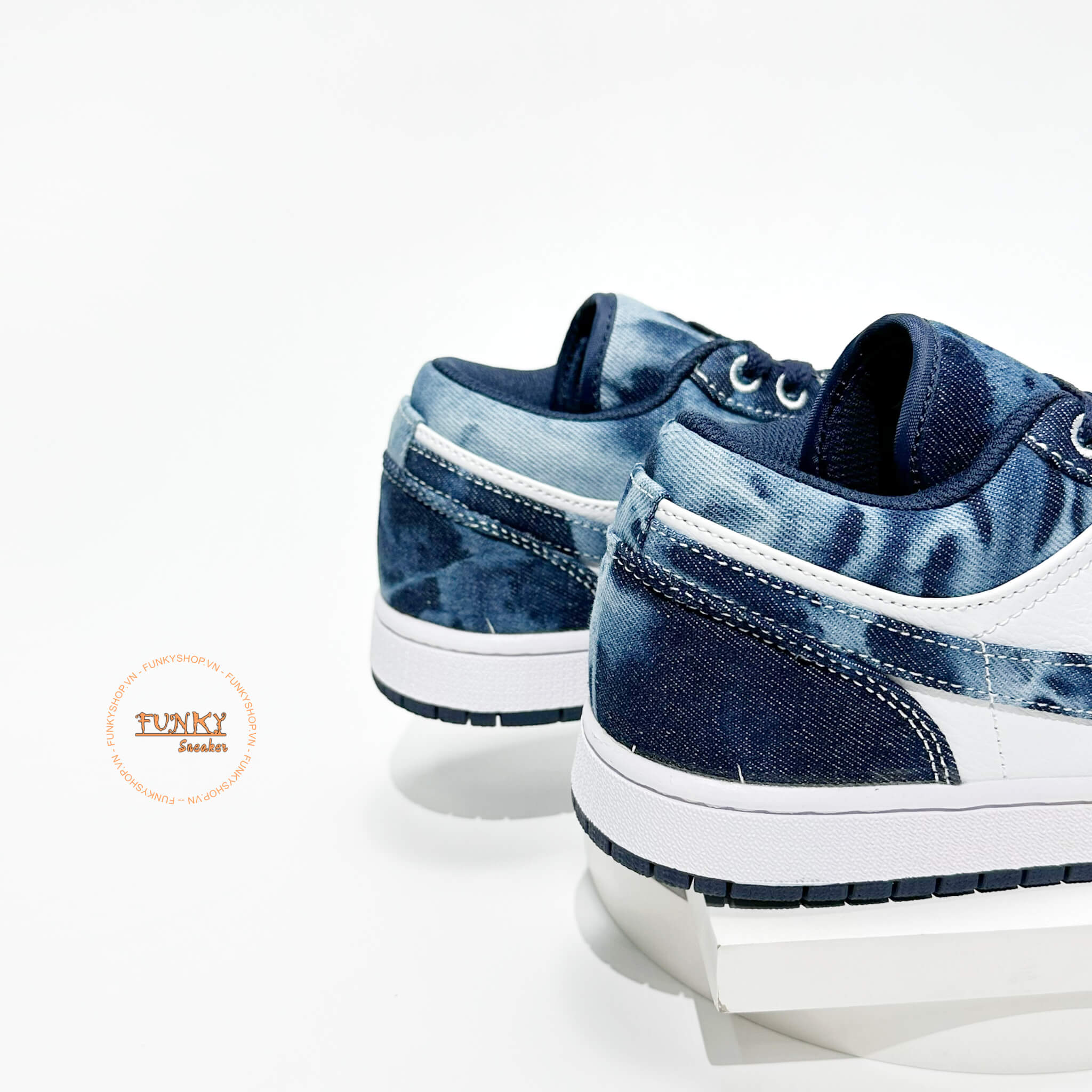 Giày Jordan 1 Cổ Thấp Denim Bò