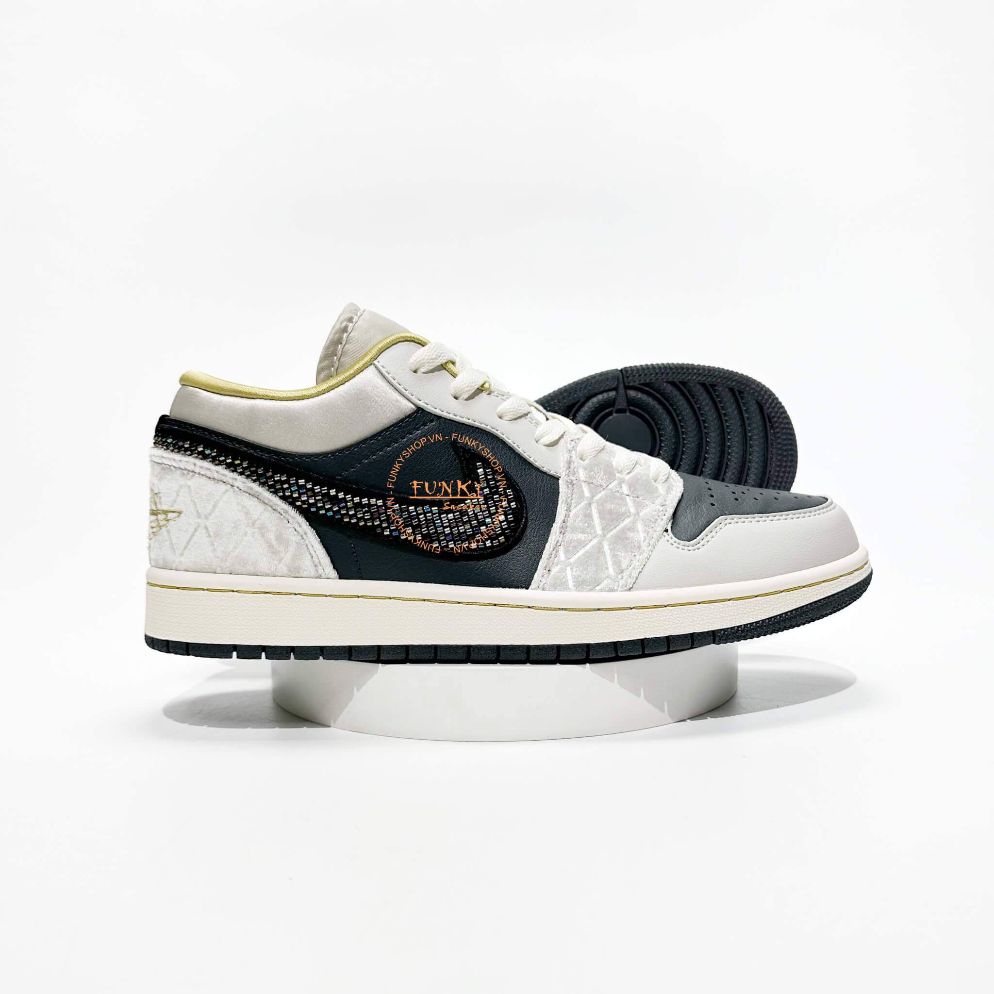 Giày Air Jordan 1 Low ‘Beaded Swoosh’ Like Auth