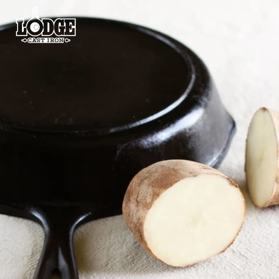 Cách làm sạch chảo gang bị gỉ bằng muối và khoai tây