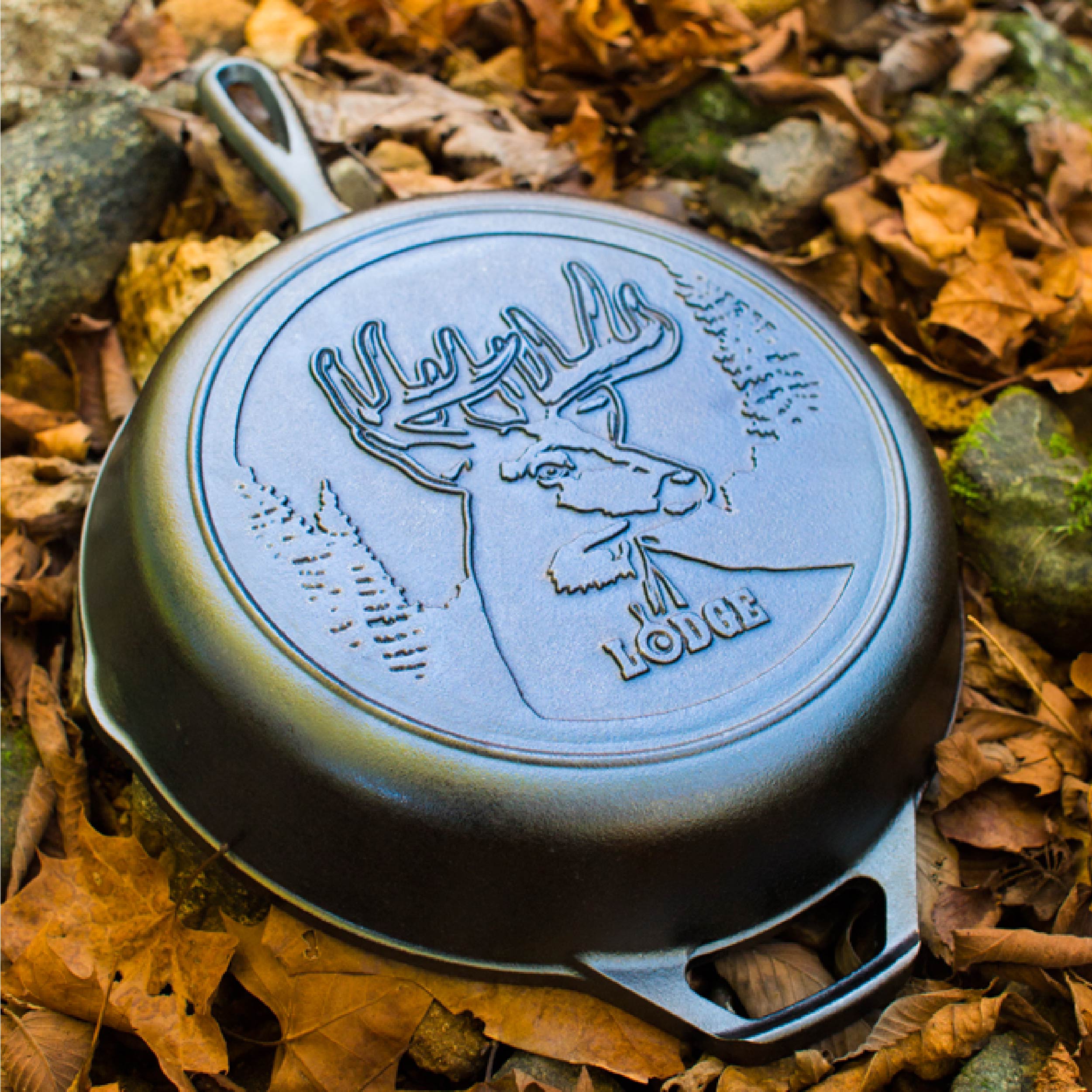 Chảo gang Lodge đáy hình hươu - 26cm
