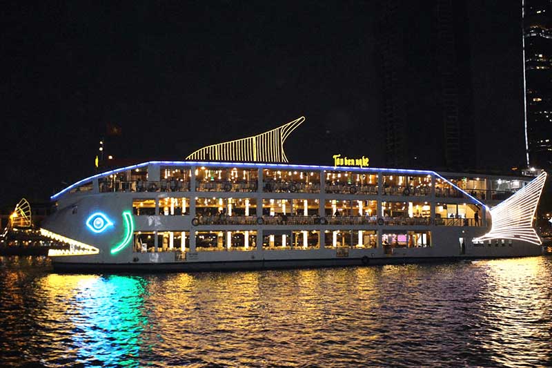 Tour du thuyền trên sông Sài Gòn