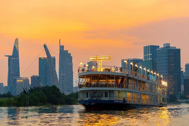 Tour du thuyền trên sông Sài Gòn