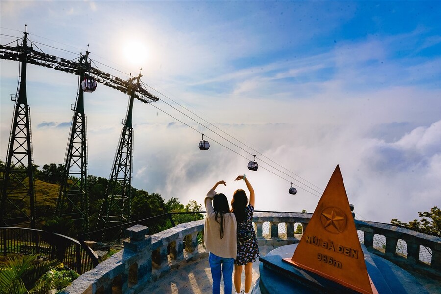 TOUR TÂY NINH 1 NGÀY | HỒ CHÍ MINH - NÚI BÀ ĐEN TOÀ - THÁNH CAO ĐÀI - CHÙA GÒ KÉN | Khởi hành: Thứ 7 và Chủ Nhật hàng tuần đã bao gồm Cáp treo Đỉnh vân sơn và Buffet