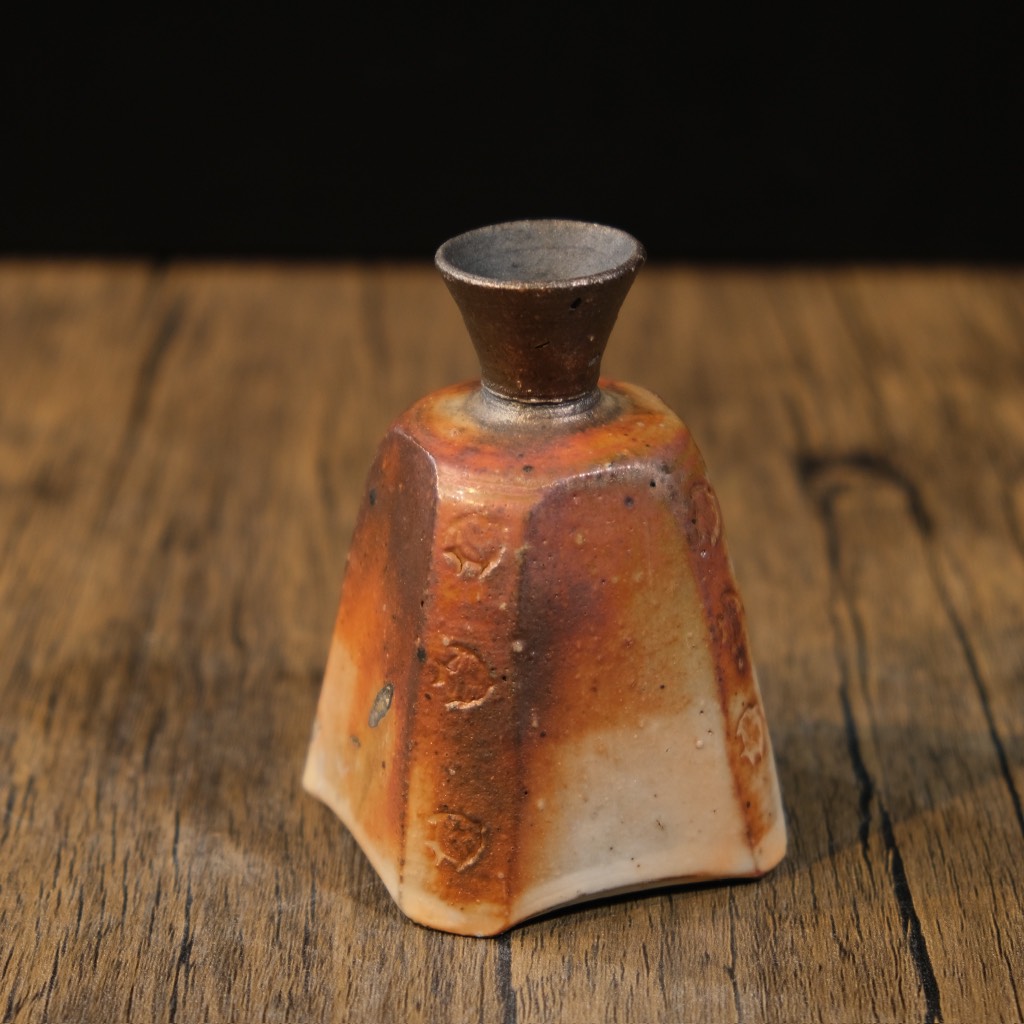 Bình mộc hút lộc ánh kim hoạ tiết cá (triện đáy)