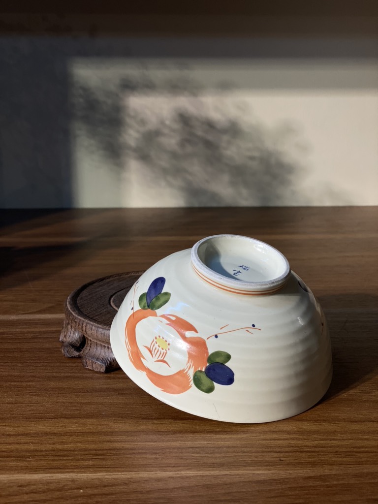 Bát men kem vẽ hoa trà