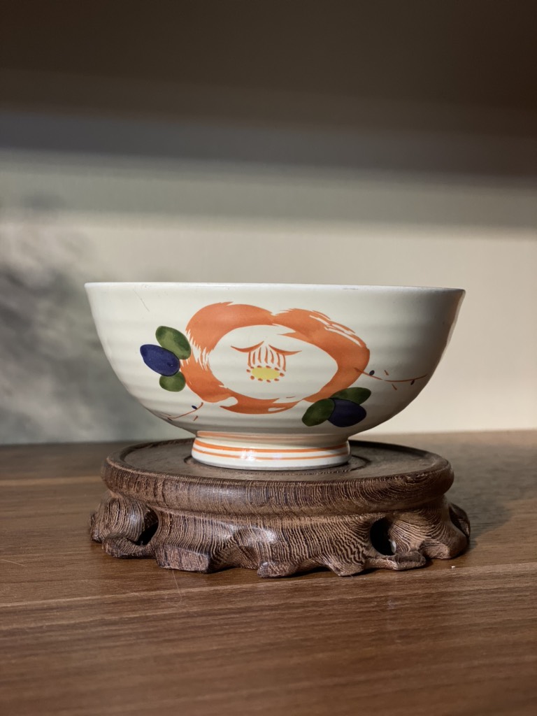 Bát men kem vẽ hoa trà