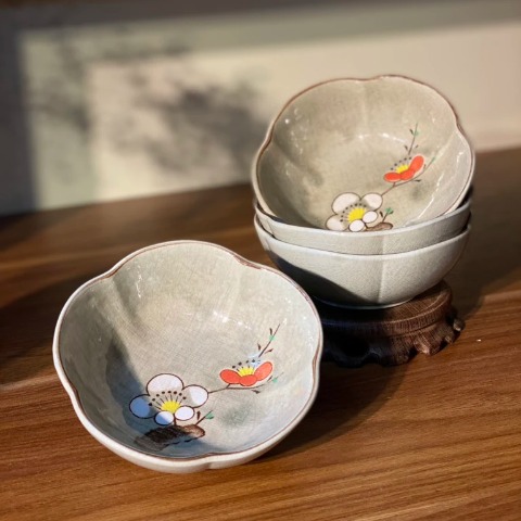 Bát xám dáng hoa lòng vẽ hoa đào