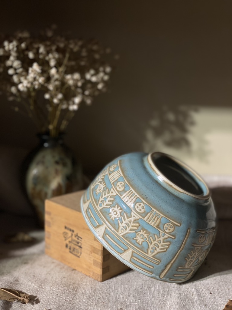 Tô nhỡ tráng men xanh in nổi hình xương cá