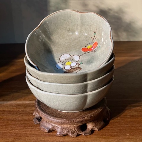 Bát xám dáng hoa lòng vẽ hoa đào