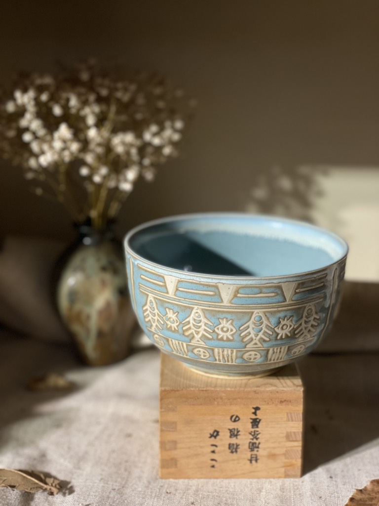 Tô nhỡ tráng men xanh in nổi hình xương cá