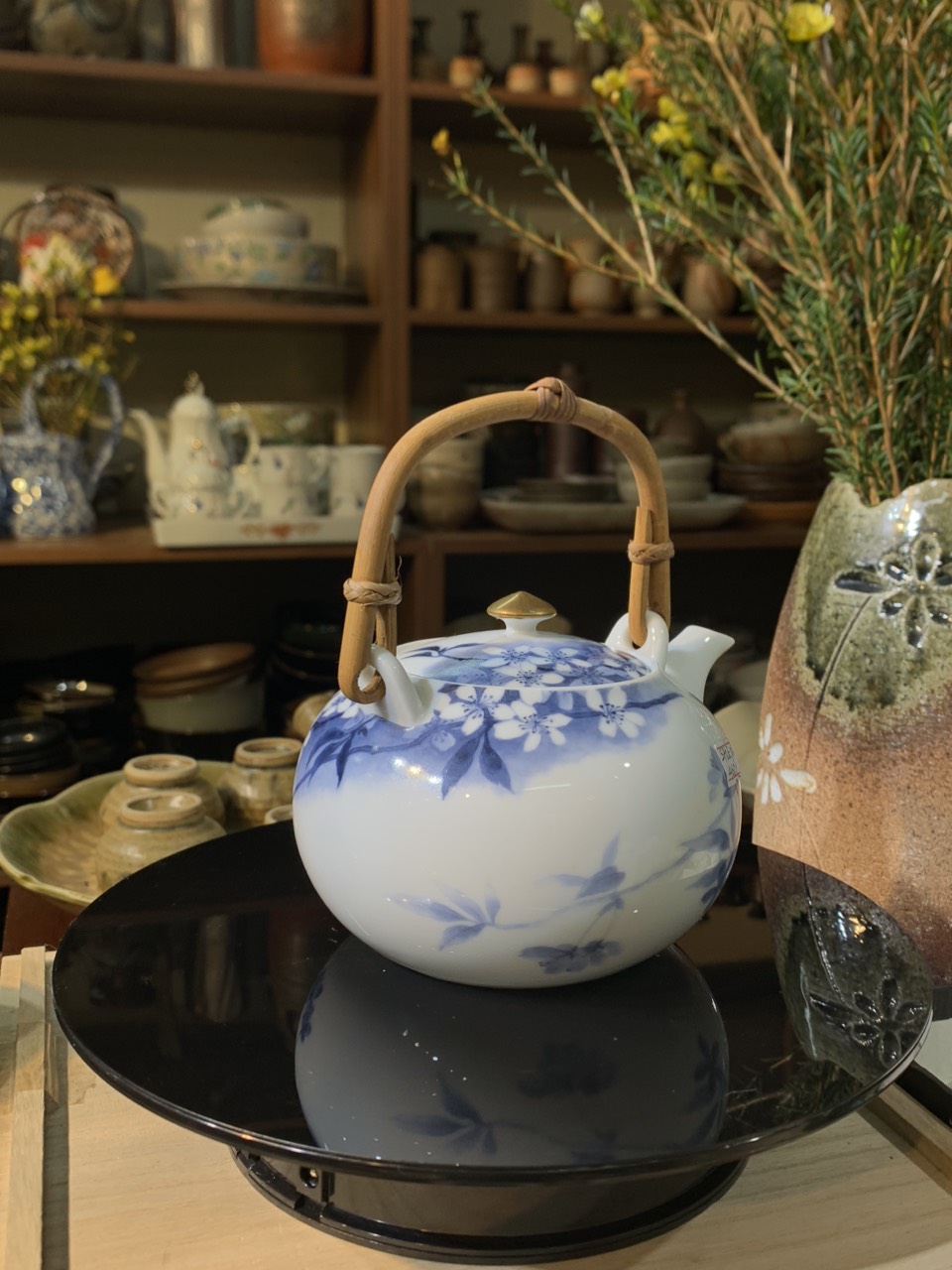 Ấm trà họa tiết hoa tuyết Nhật Bản