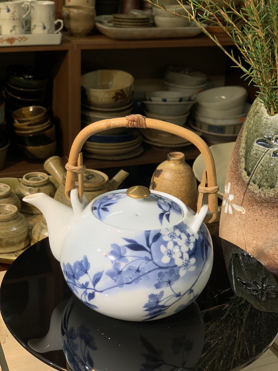 Ấm trà họa tiết hoa tuyết Nhật Bản