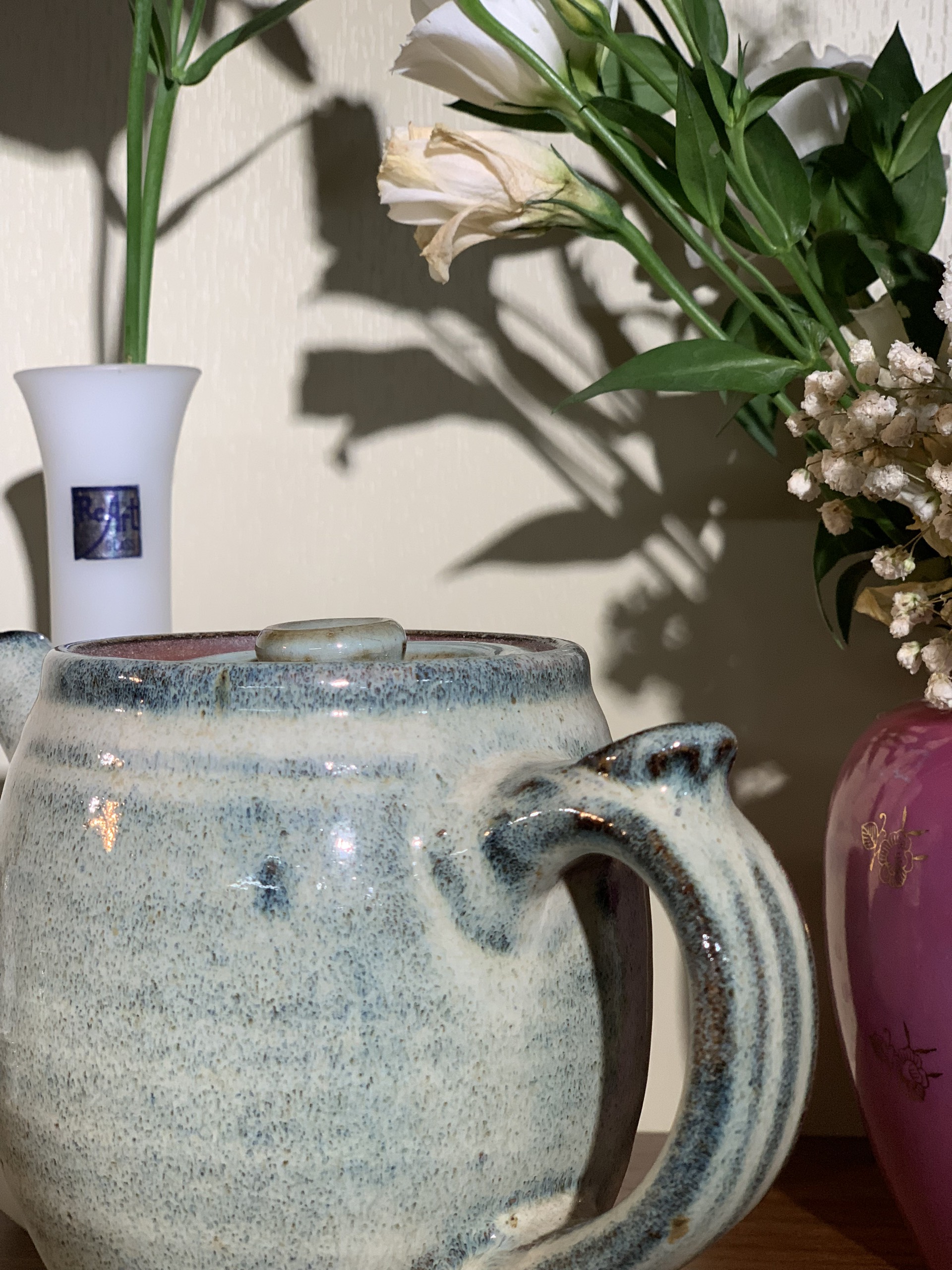 Ấm trà men lam chấm tiêu