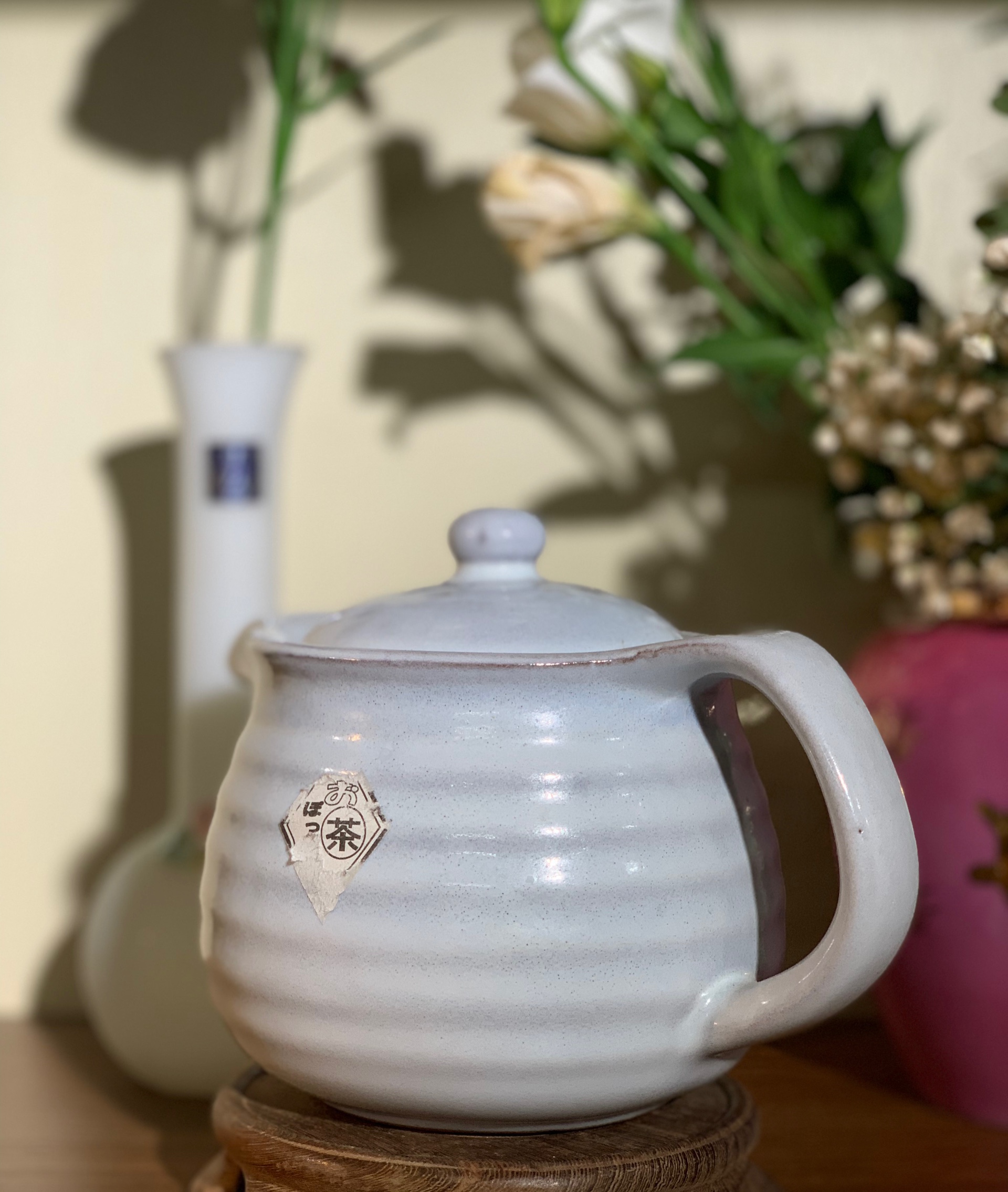 Ấm trà men sữa viền xoắn