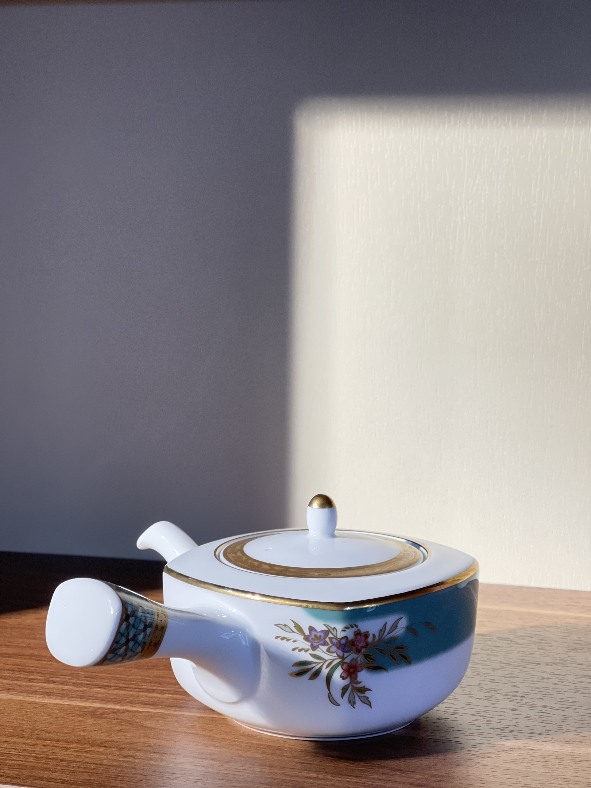 Ấm trà sứ xương cao cấp Noritake nội địa BTS Hanarinsu