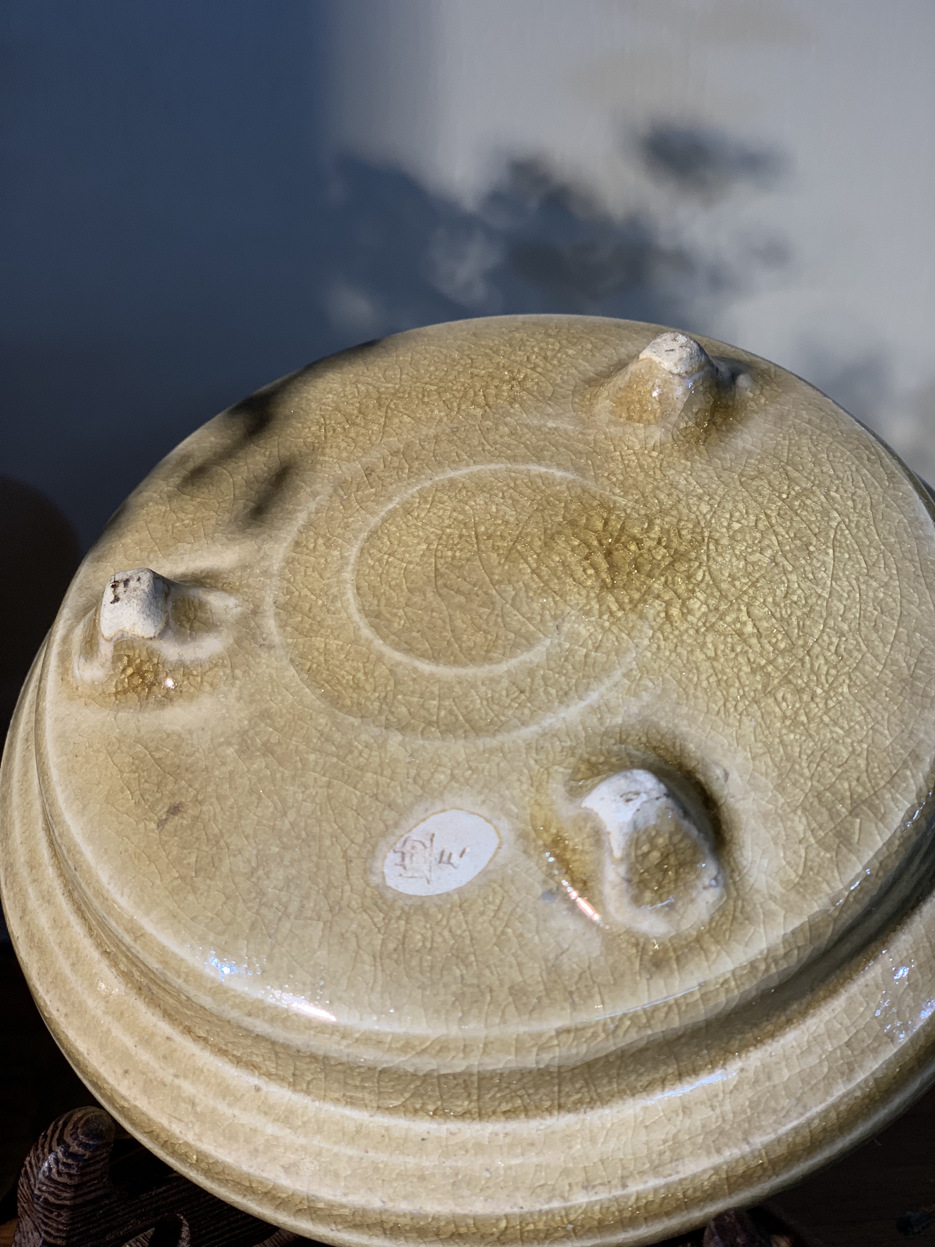 Ang mộc nhỏ loang rêu đế 3 chân