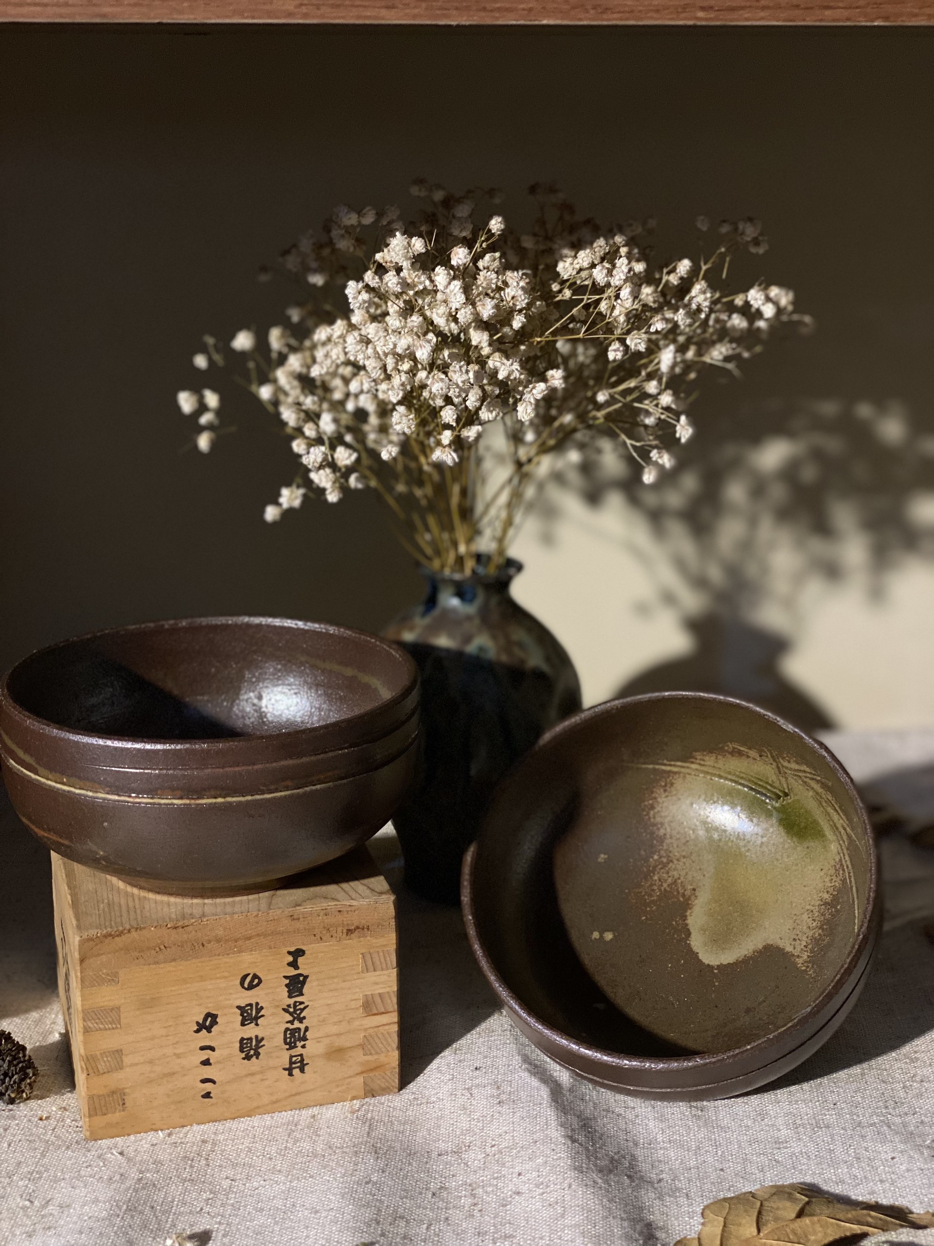 bát cơm mộc men rêu