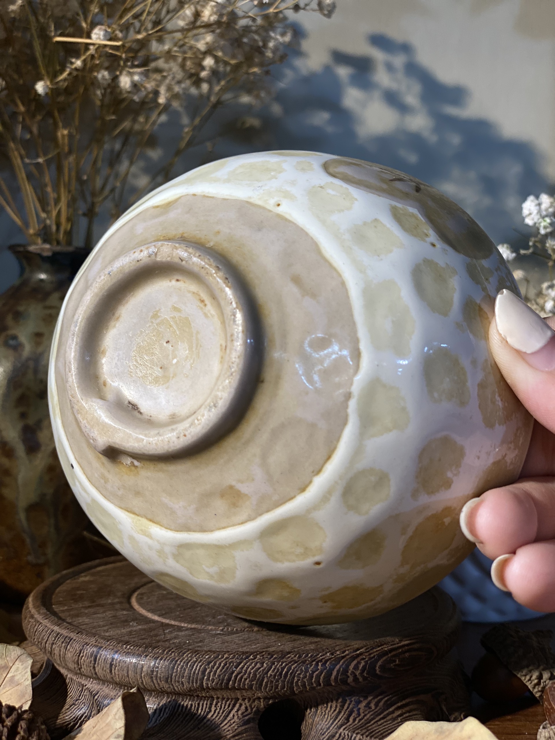 Bát men chấm vàng họa tiết cây