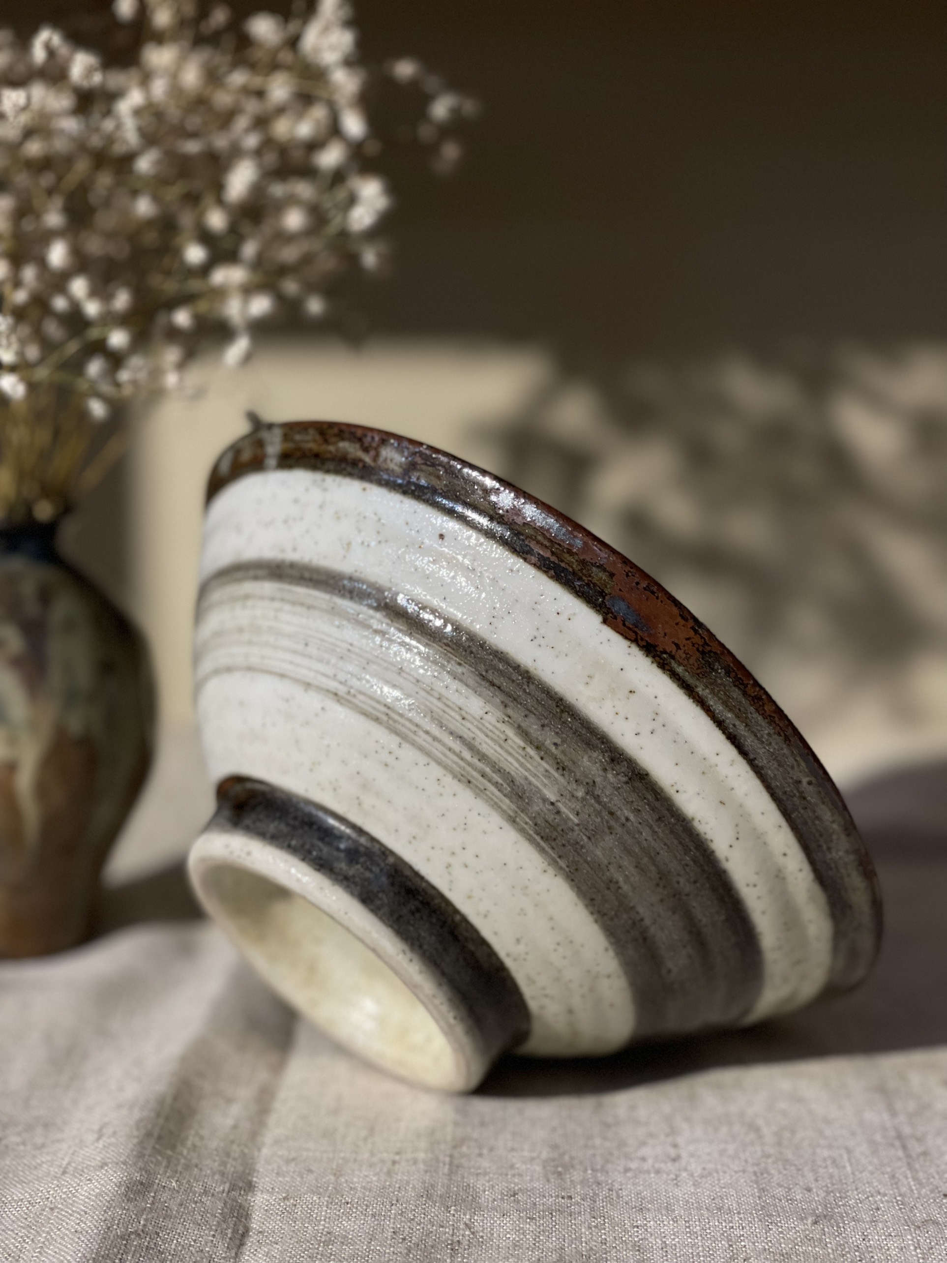 Bát mì Nhật Bản vintage men tiêu nhám vẽ cỏ lau viền nâu