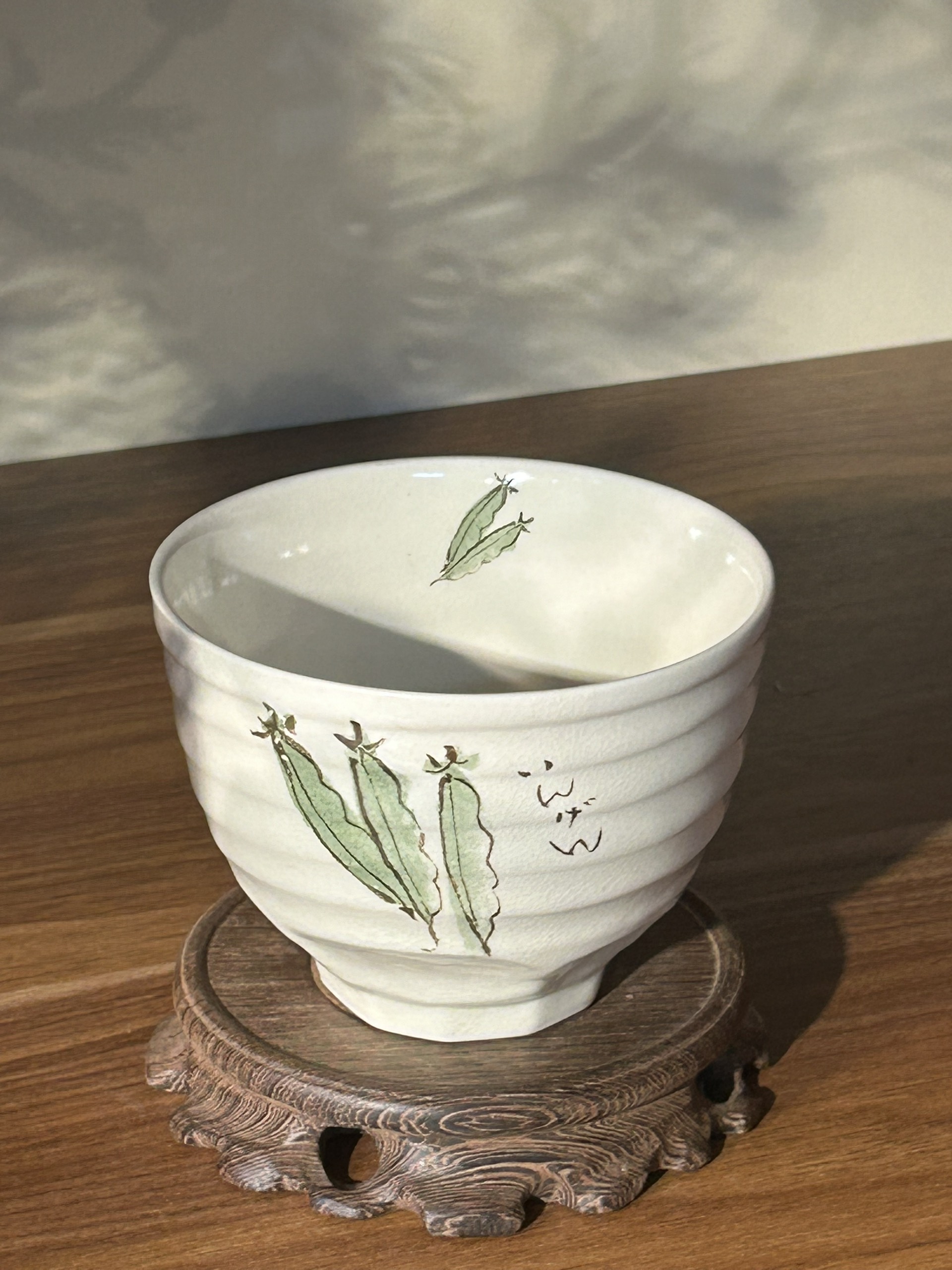 Bát mộc men sữa vẽ lá