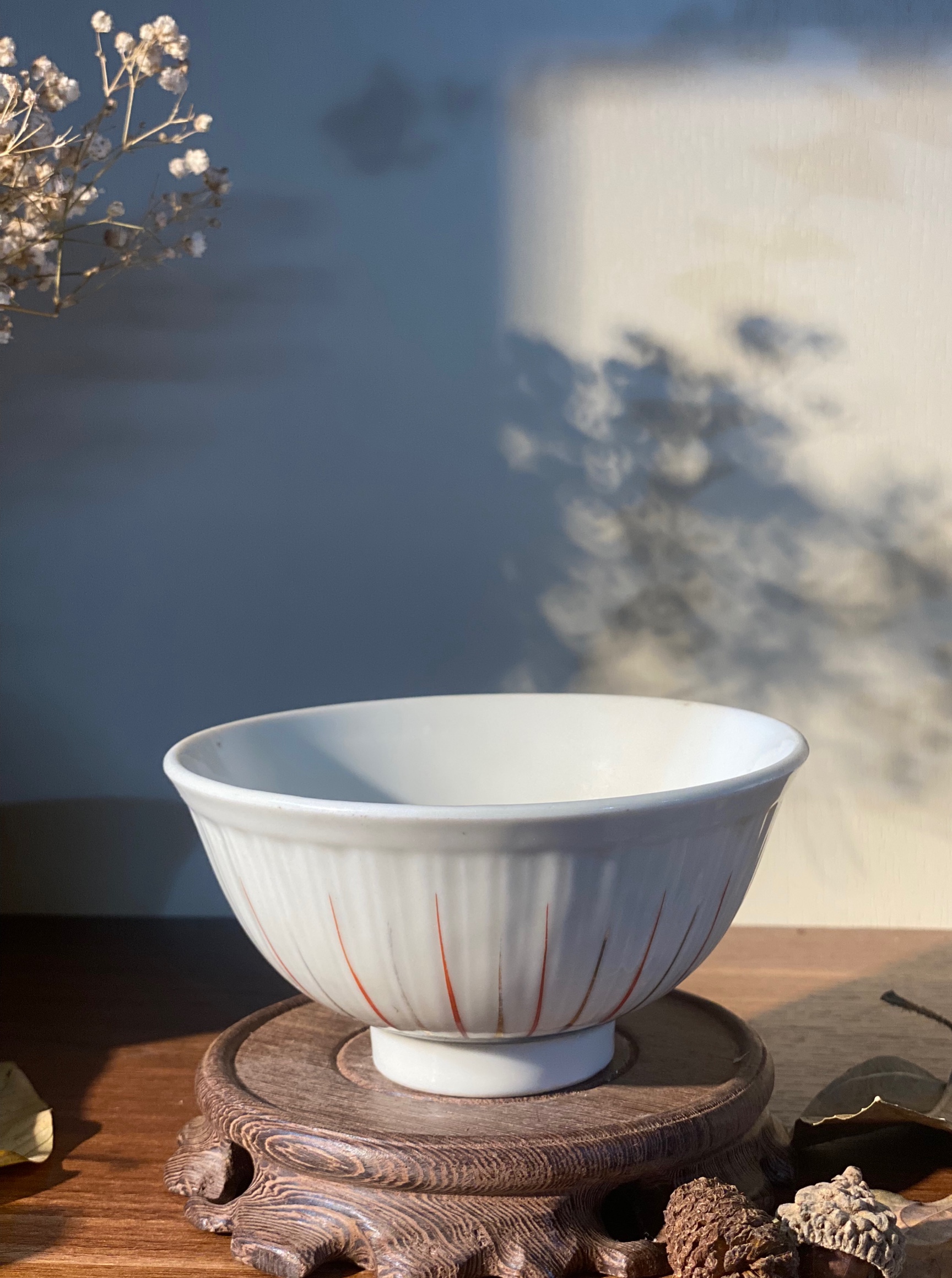 Bát mộc vẽ vàng kẻ đỏ