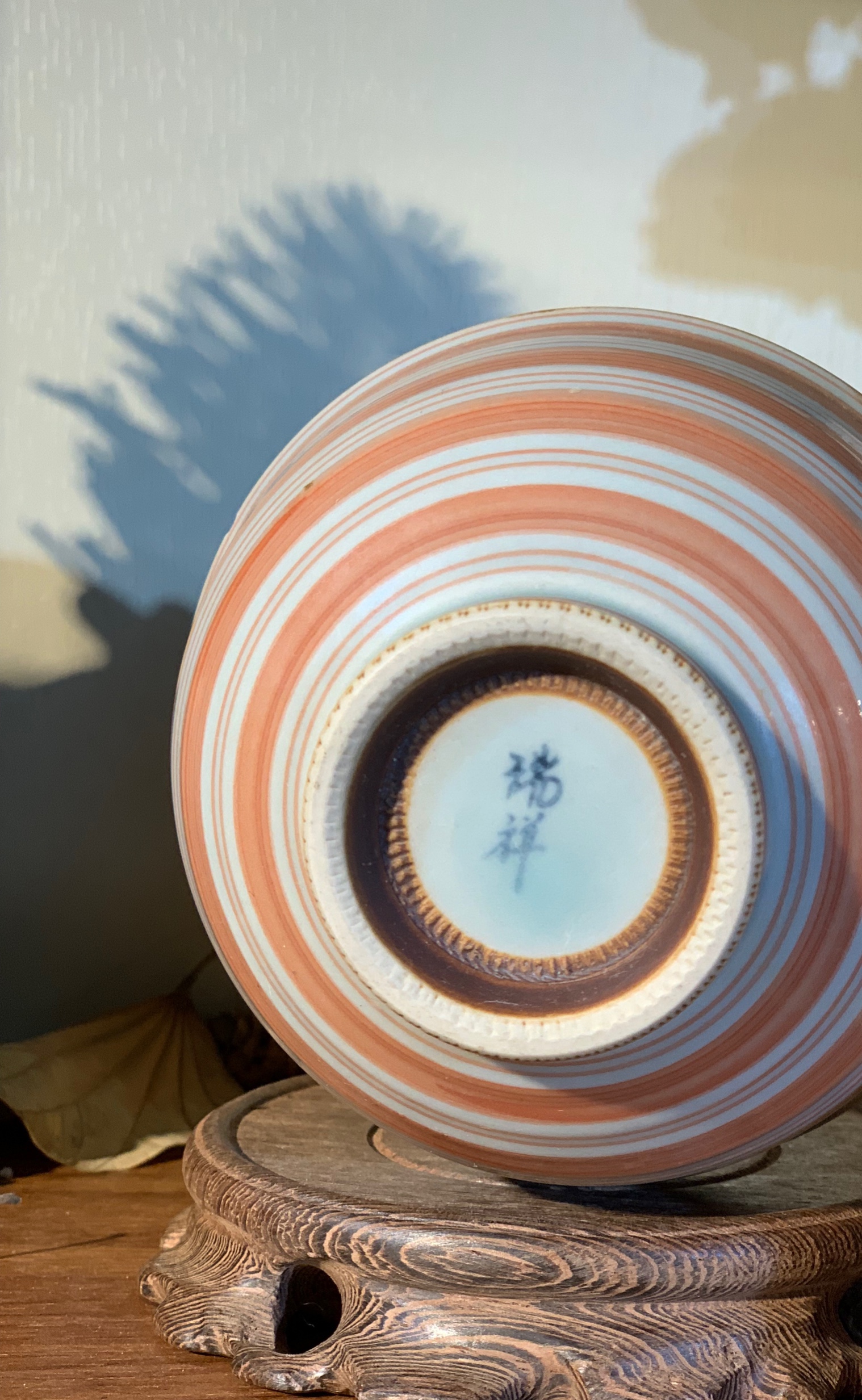 Bát mộc viền hồng đế răng cưa