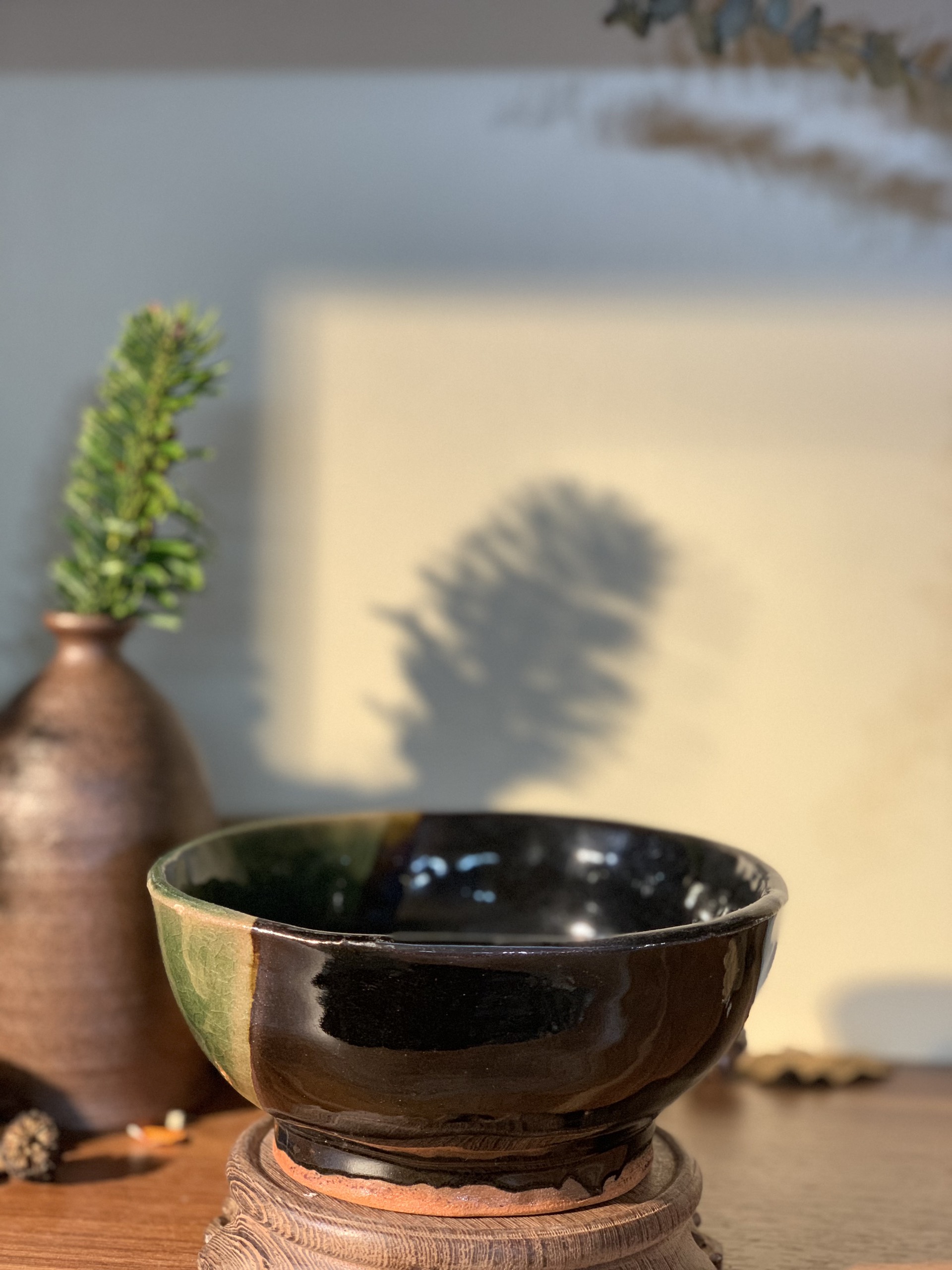 Bát tráng men xanh rêu triện khắc chìm