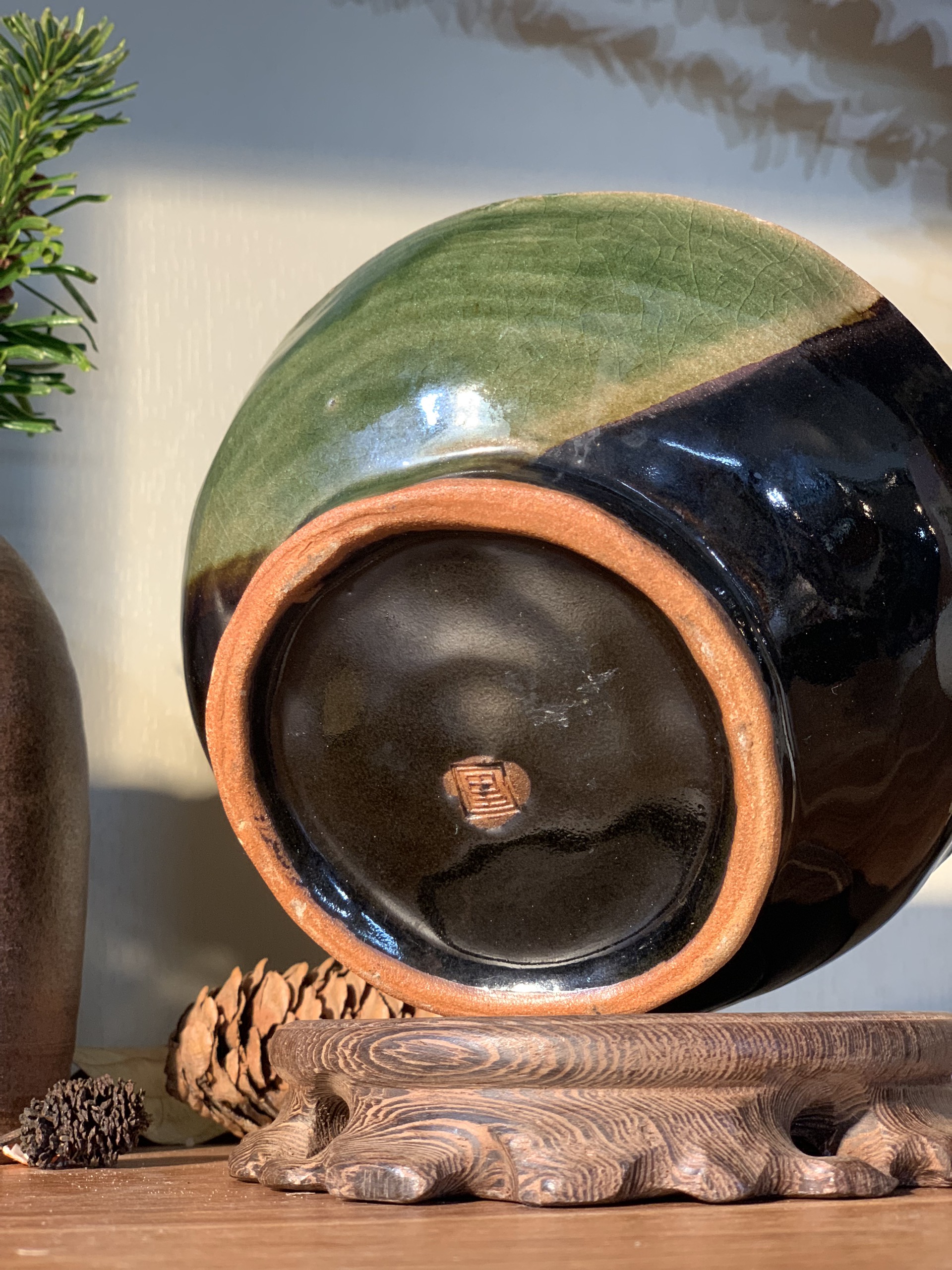 Bát tráng men xanh rêu triện khắc chìm