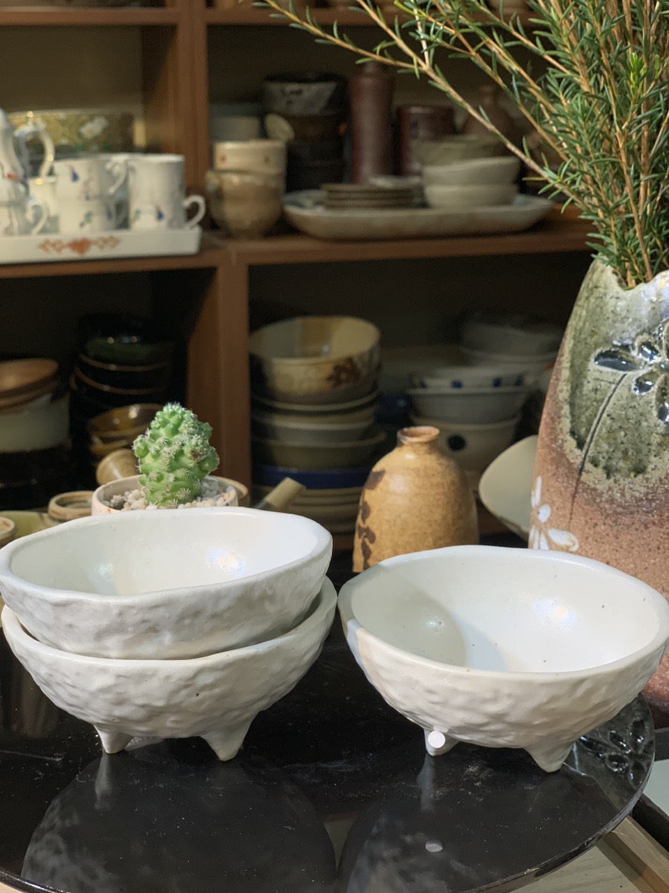 Bát chấm men sữa đế 3 chân