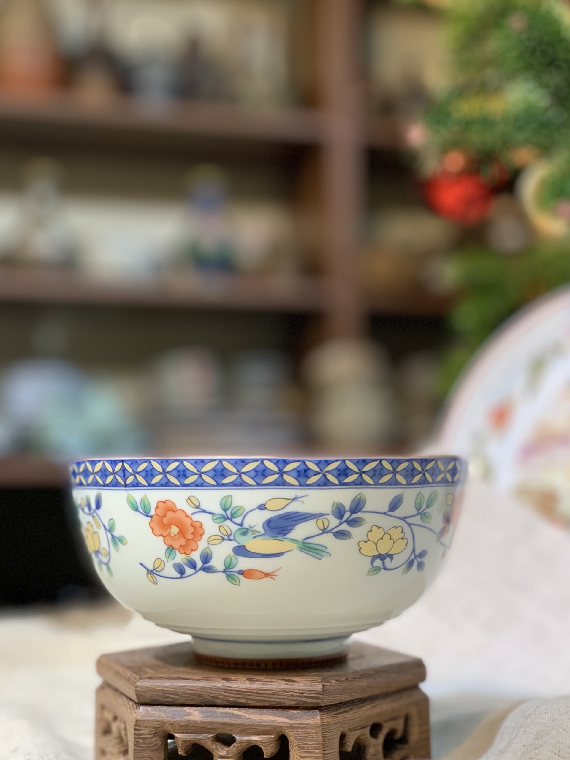 Tô nhỡ vẽ hoa văn đế răng cưa (triện đáy)