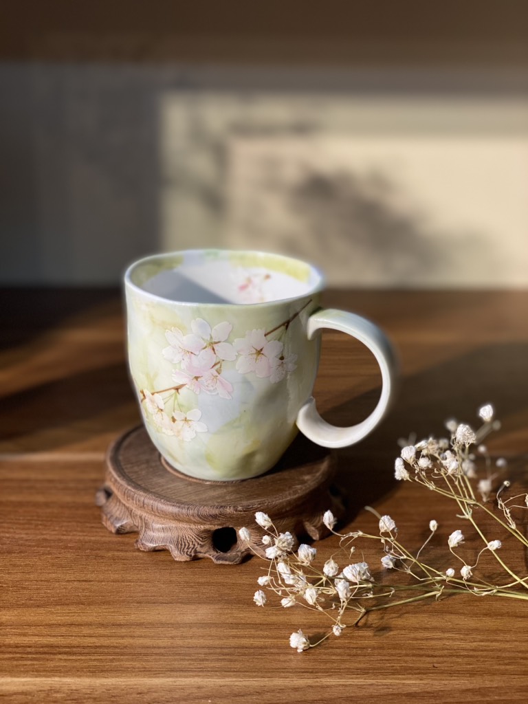 Cốc hoa đào mùa xuân