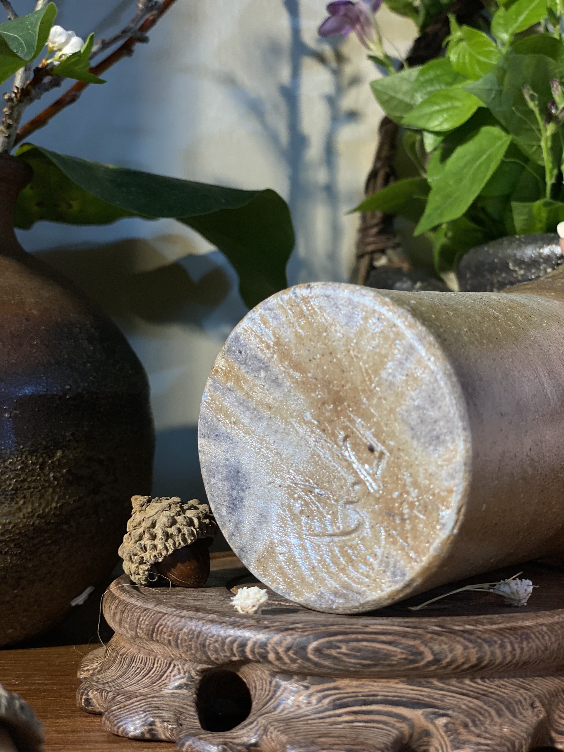 Binh bizen ánh kim triện nghệ nhân khắc chìm  SL 1