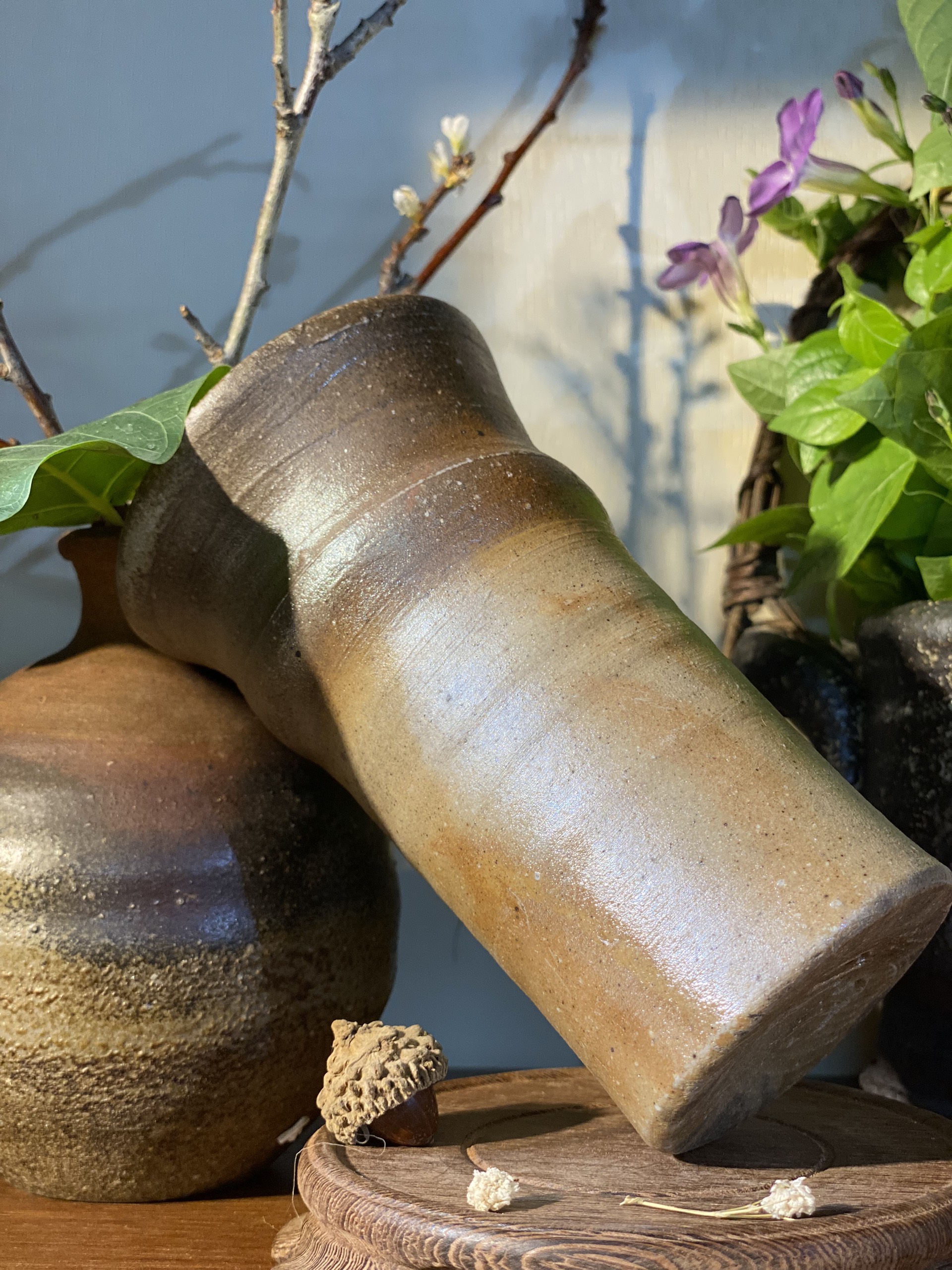 Binh bizen ánh kim triện nghệ nhân khắc chìm  SL 1