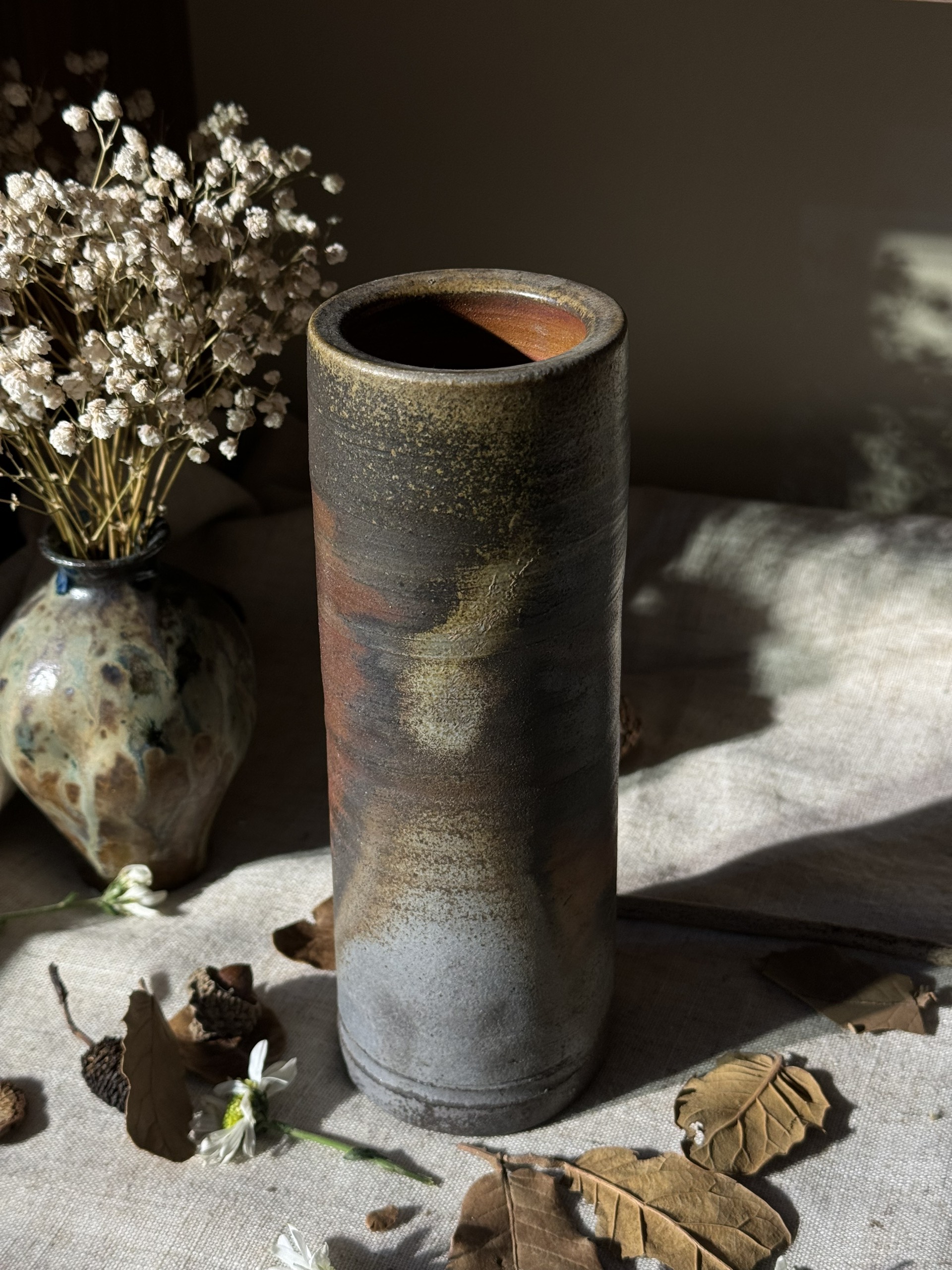 Bình Bizen nung củi dáng trụ hoả biến cháy tro