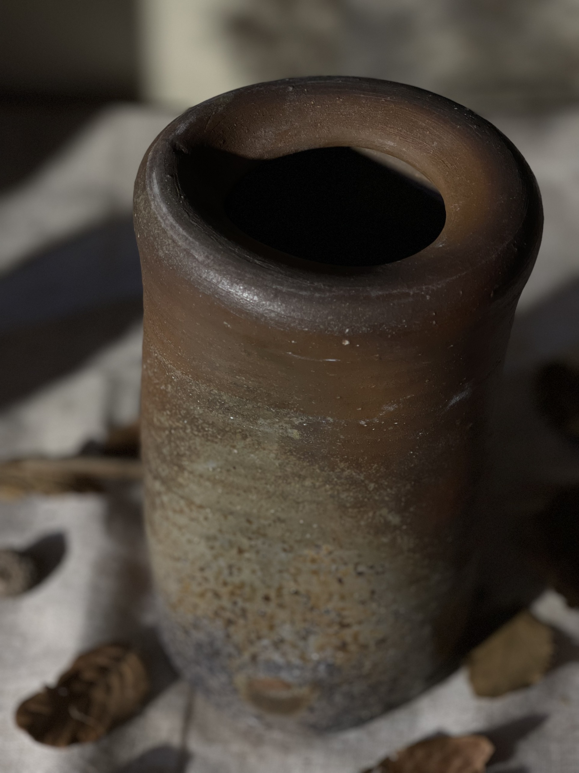Bình Bizen vuốt tay méo mó Wabi Sabi hoả biến