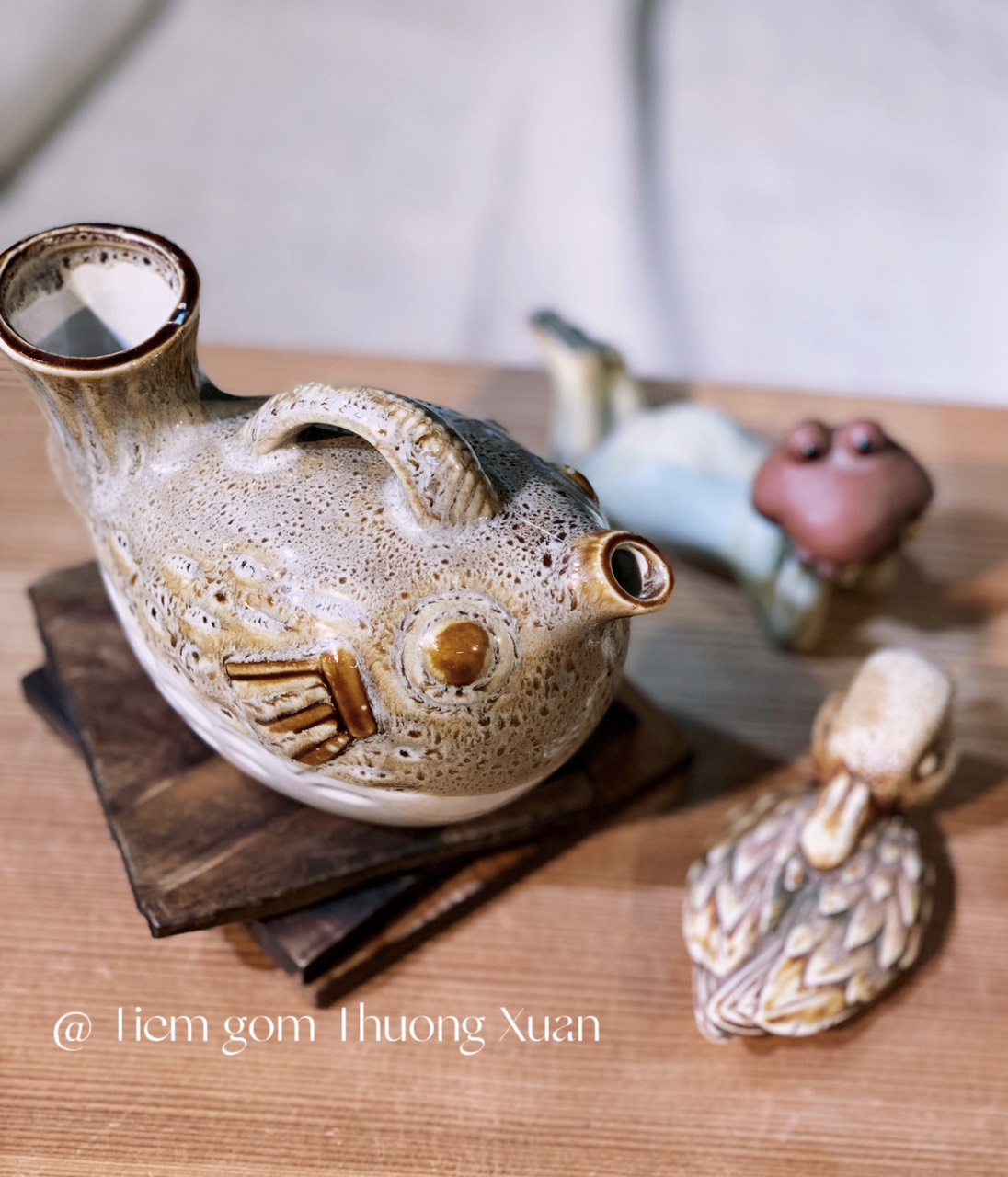 Bình rót dáng cá nóc nâu
