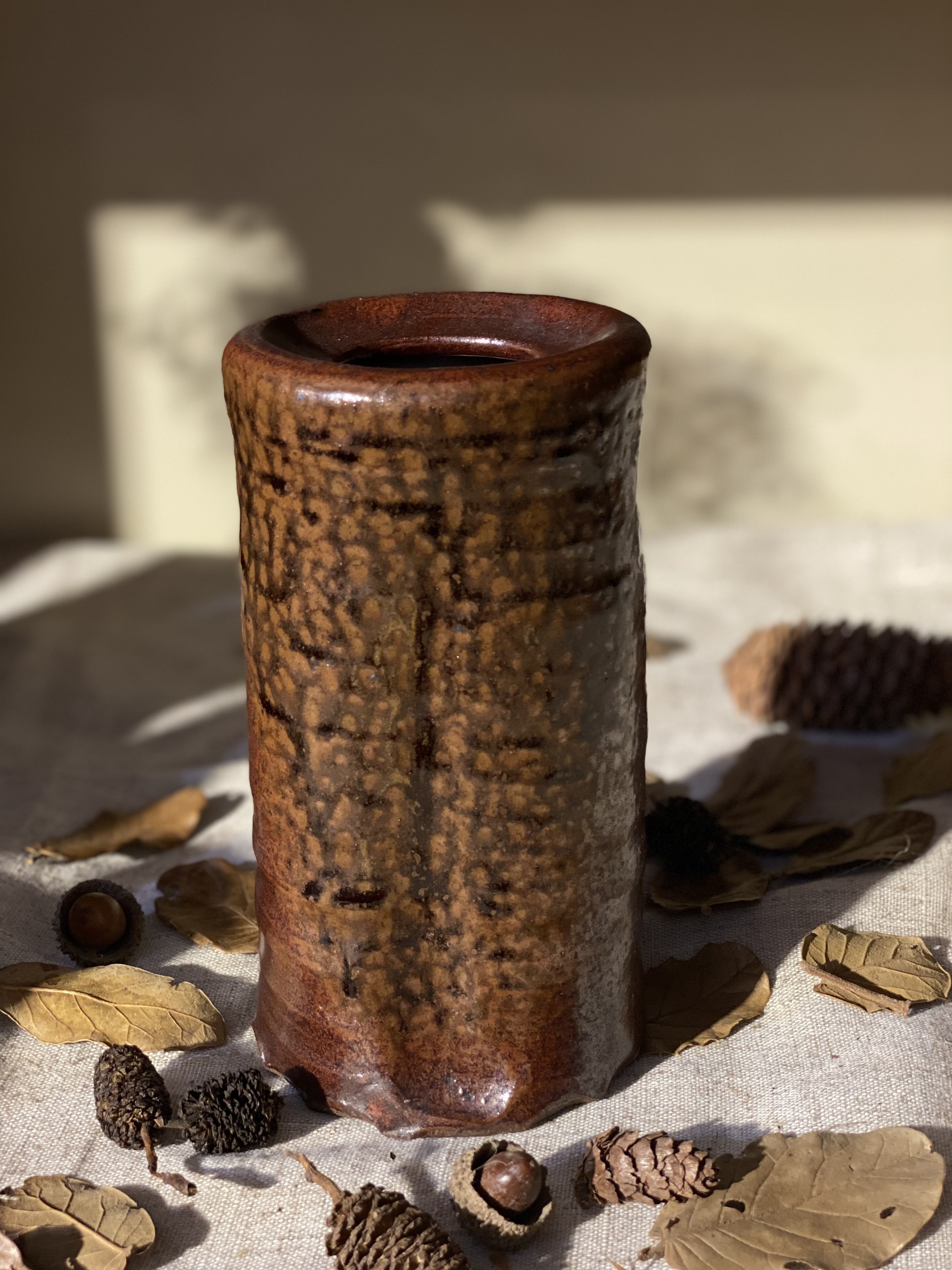 Bình Bizen men chảy có móc treo (Triện đáy)