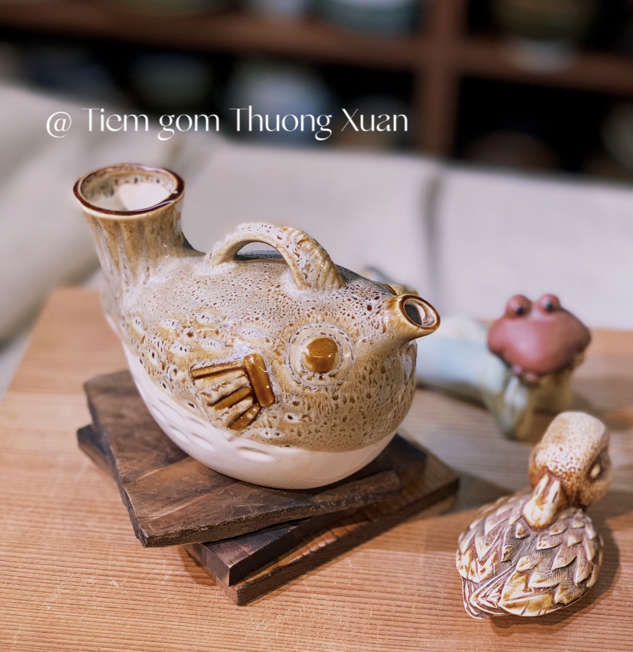 Bình rót dáng cá nóc nâu