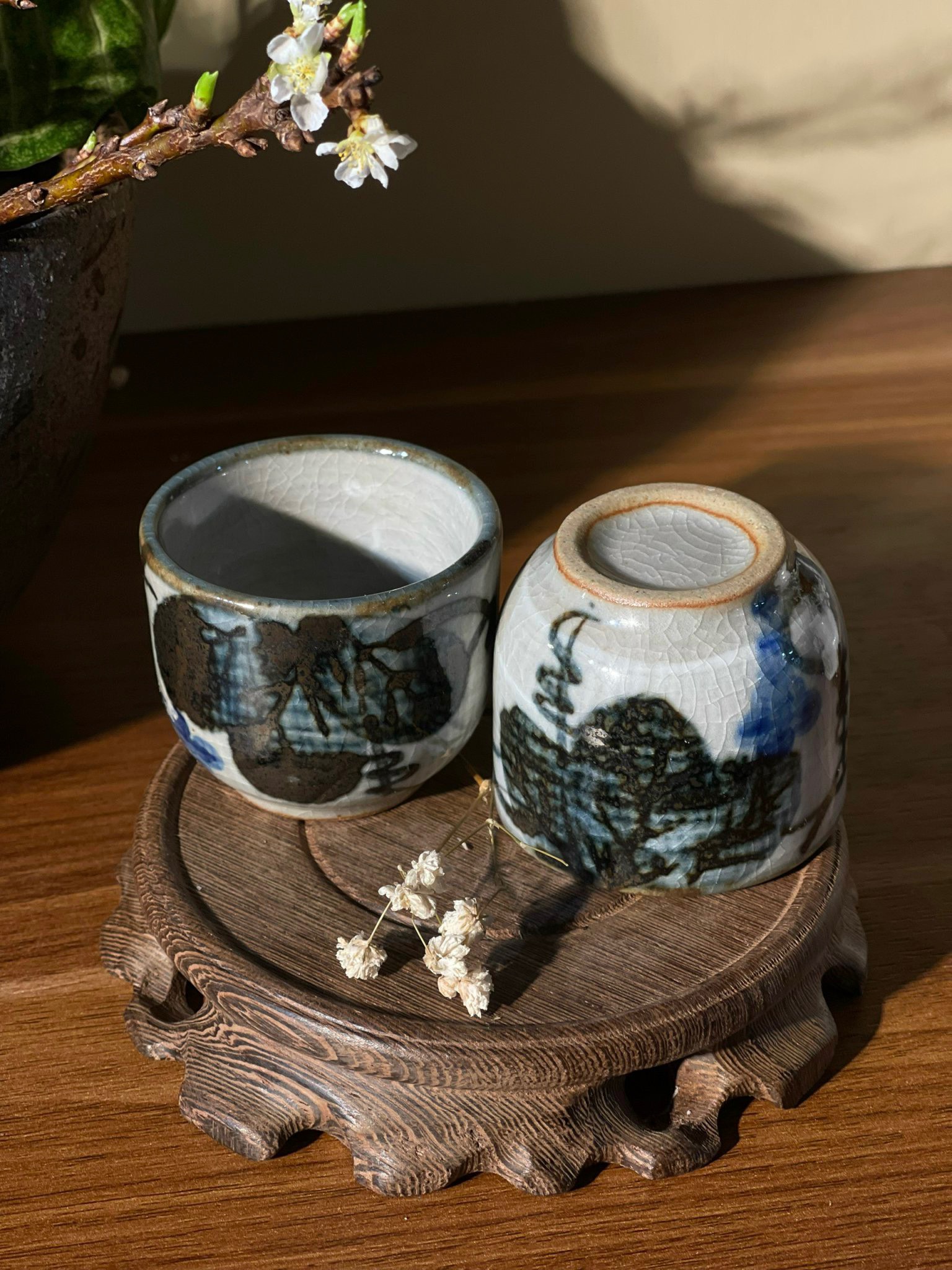 Cặp chén men rạn họa tiết độc đáo