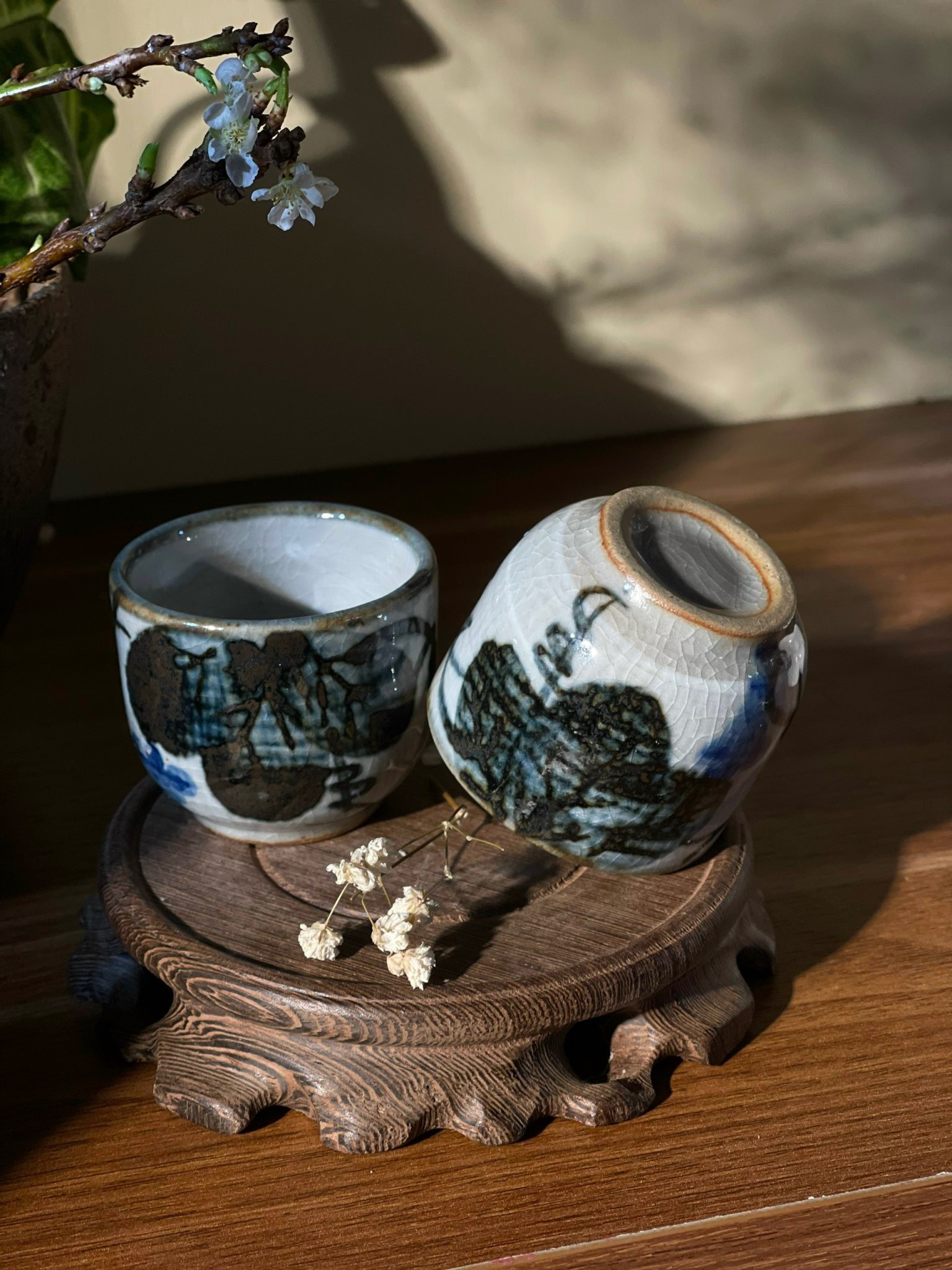 Cặp chén men rạn họa tiết độc đáo