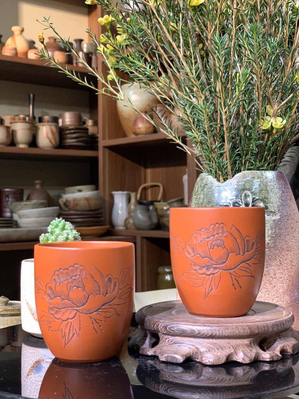 Cặp cốc Tokoname khắc hoa