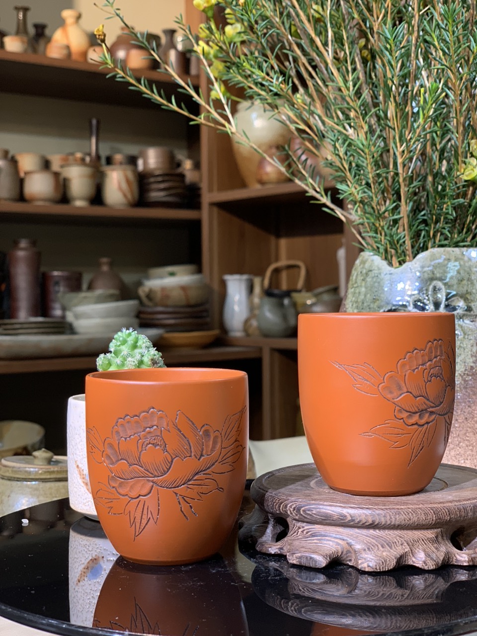 Cặp cốc Tokoname khắc hoa