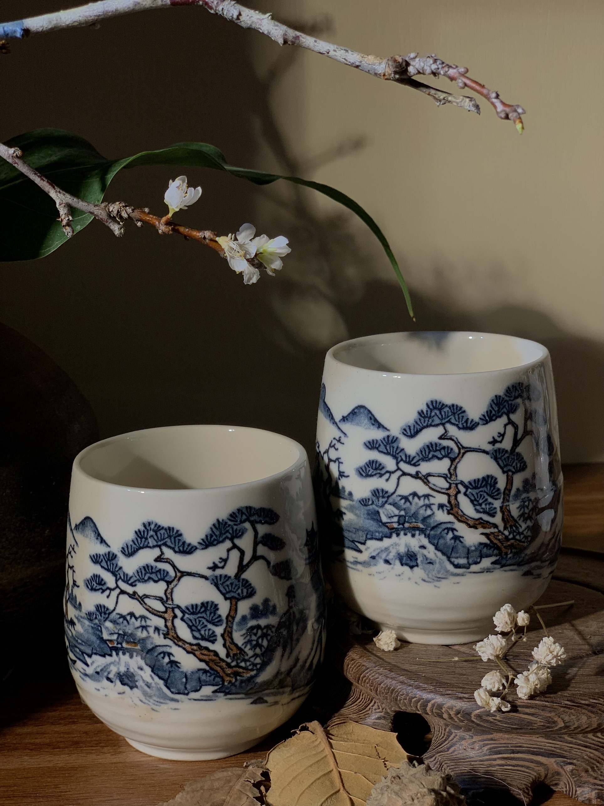 Cặp cốc tráng men họa sơn thủy