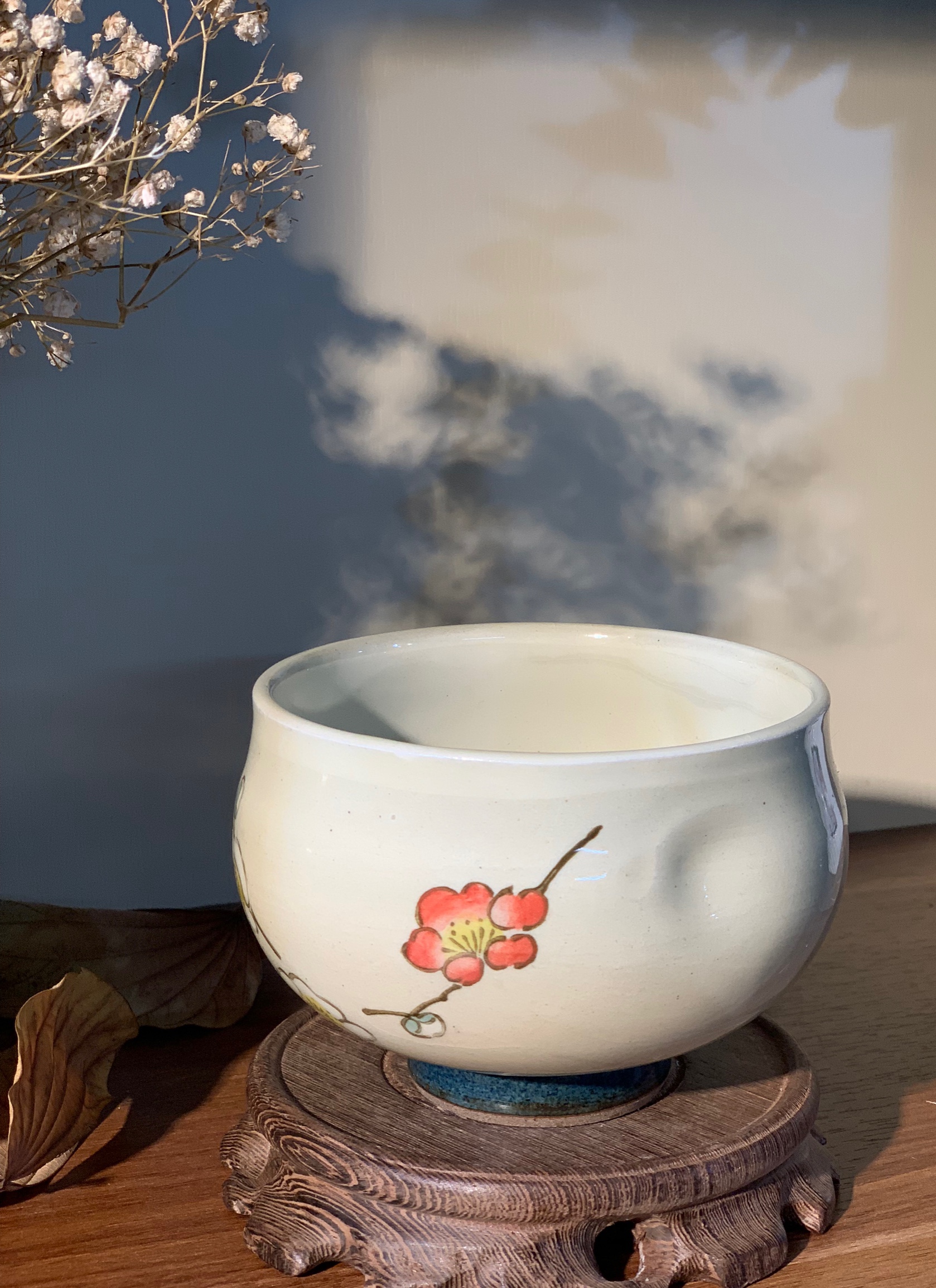 Chawan - Bát đánh matcha tráng men sữa đế xanh lam