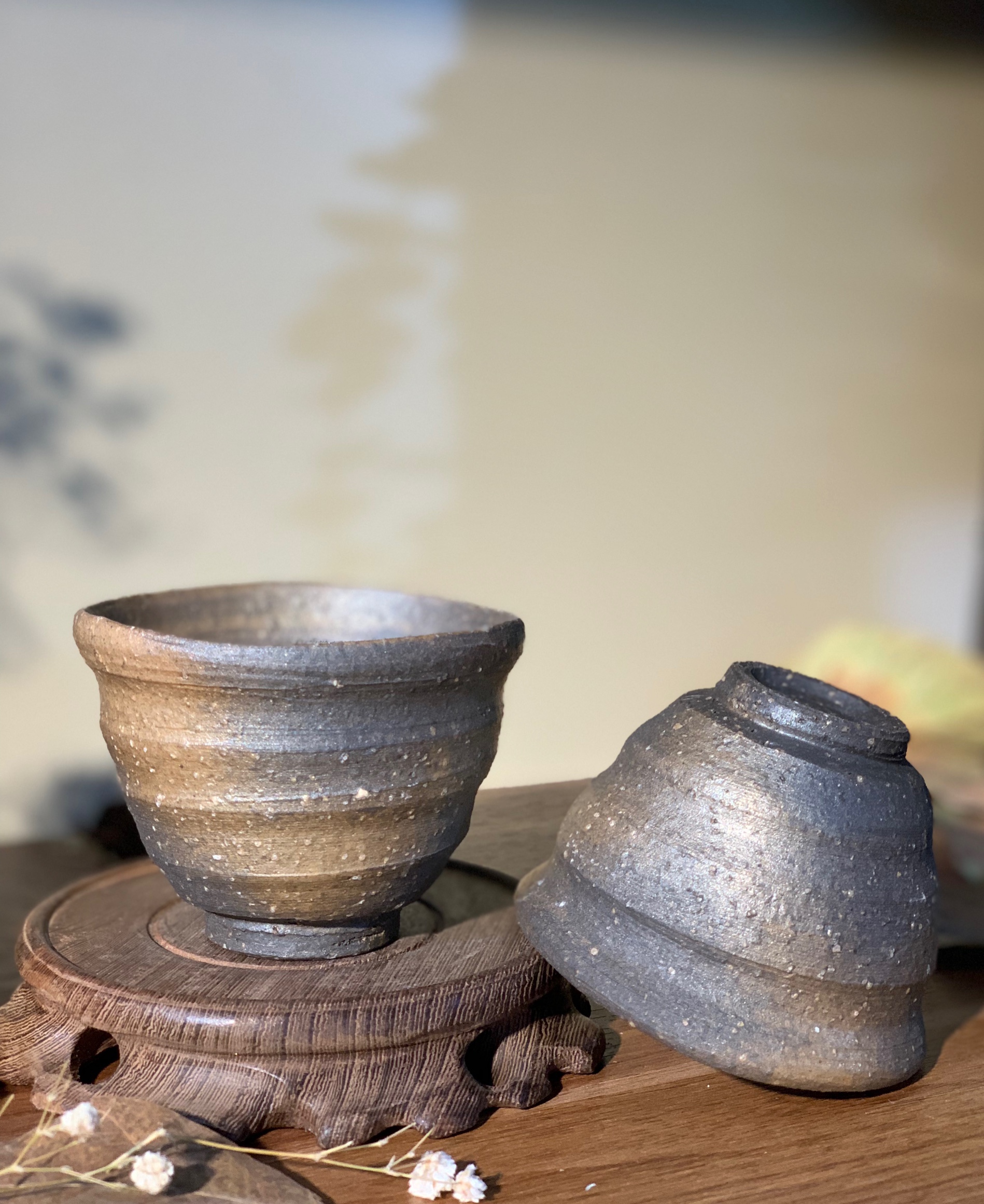 Chén gốm mộc thuần ánh kim xoáy trắng