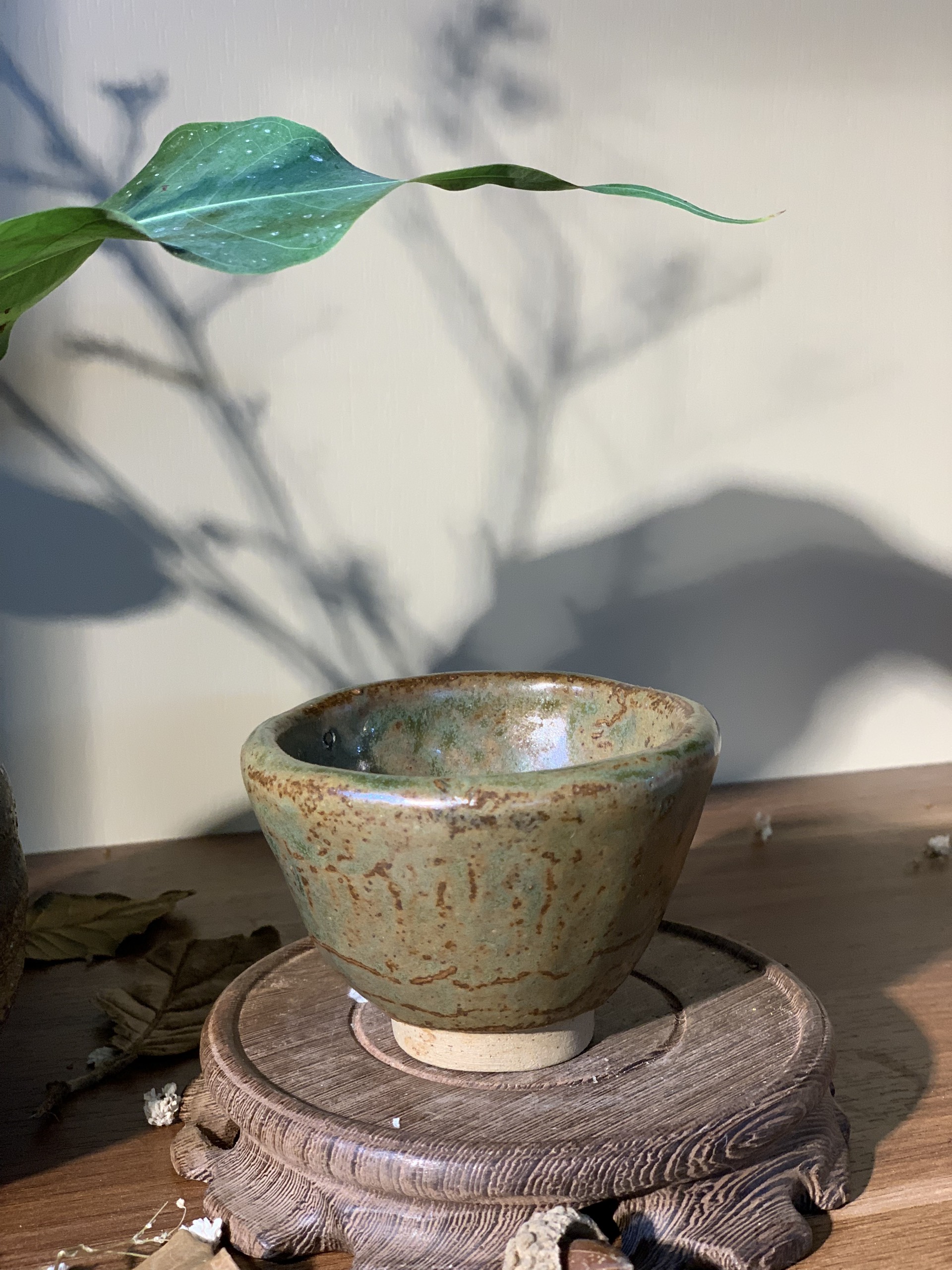 Chén hình thoi xanh rêu